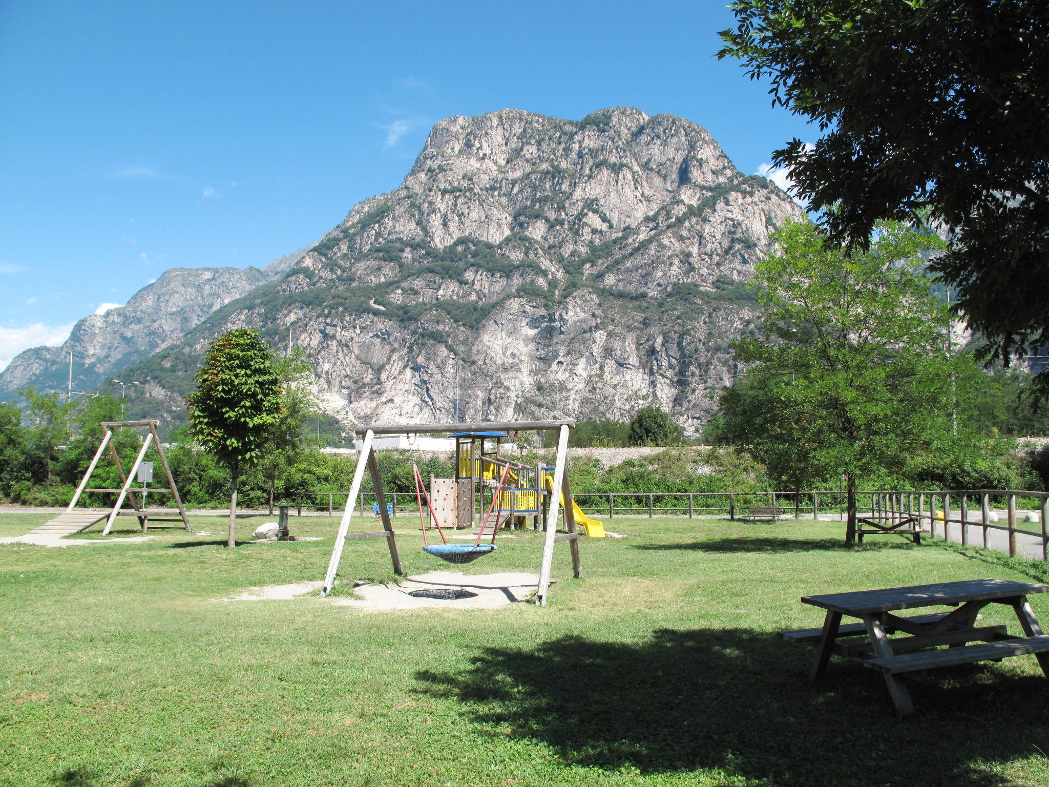 Photo 22 - Appartement de 1 chambre à Samolaco avec jardin et vues sur la montagne