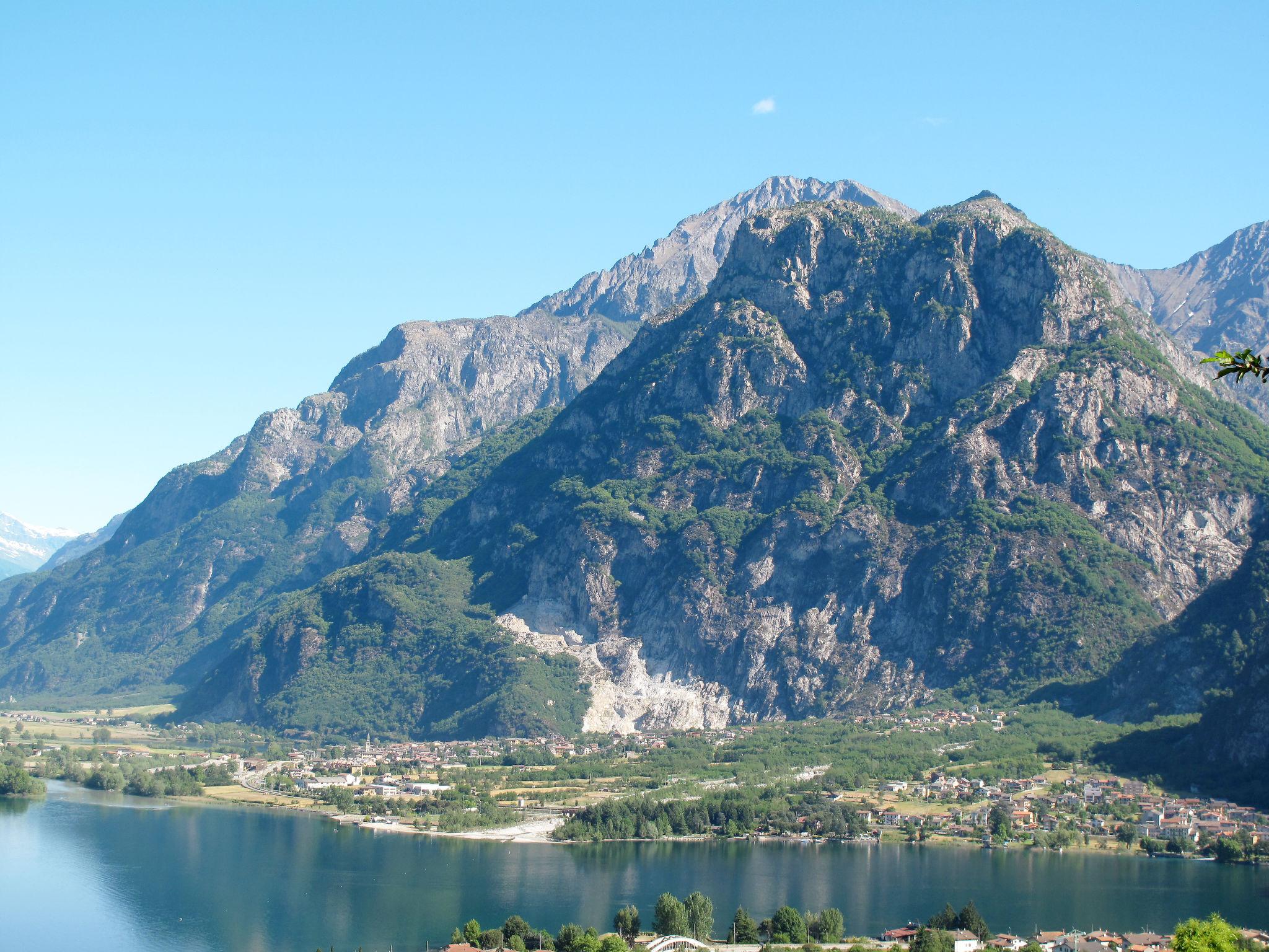 Foto 40 - Appartamento con 3 camere da letto a Verceia con giardino e vista sulle montagne