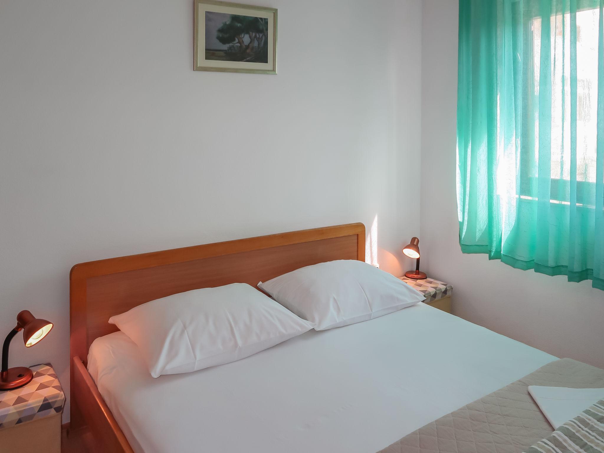 Foto 9 - Appartamento con 2 camere da letto a Supetar con vista mare