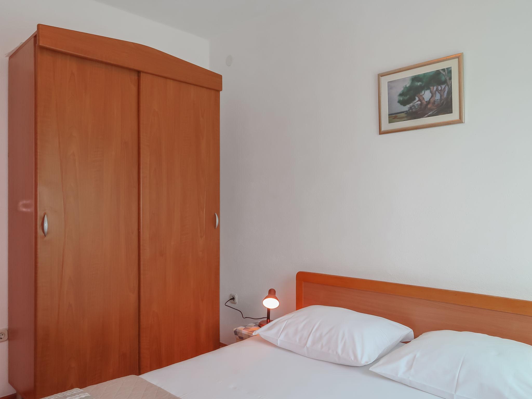 Foto 10 - Apartamento de 2 habitaciones en Supetar con vistas al mar