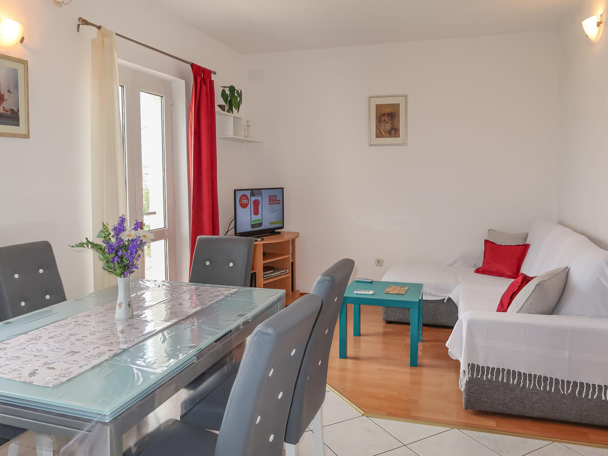Foto 18 - Apartamento de 2 habitaciones en Supetar con vistas al mar