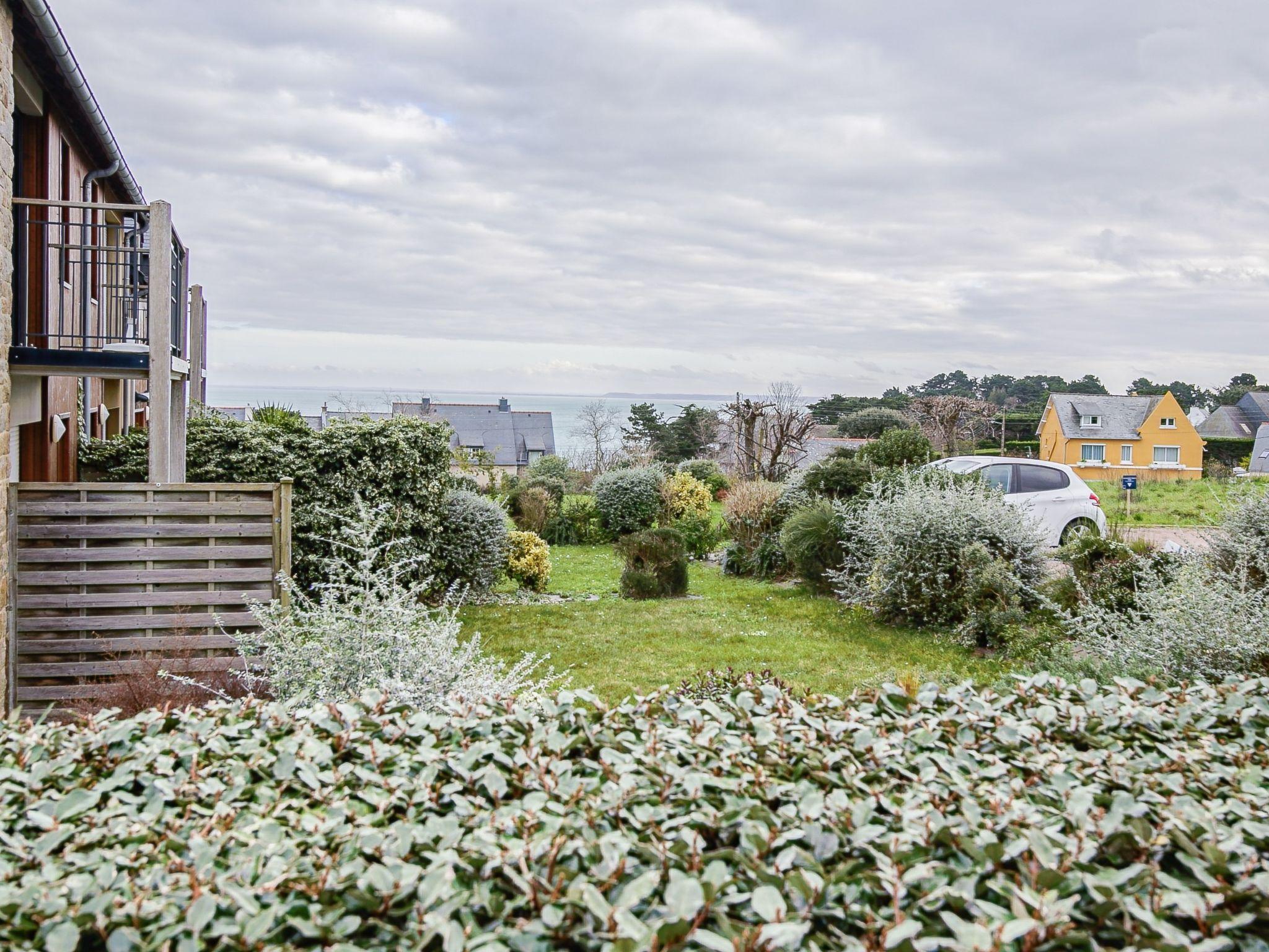 Photo 12 - 1 bedroom Apartment in Cancale with garden and sea view