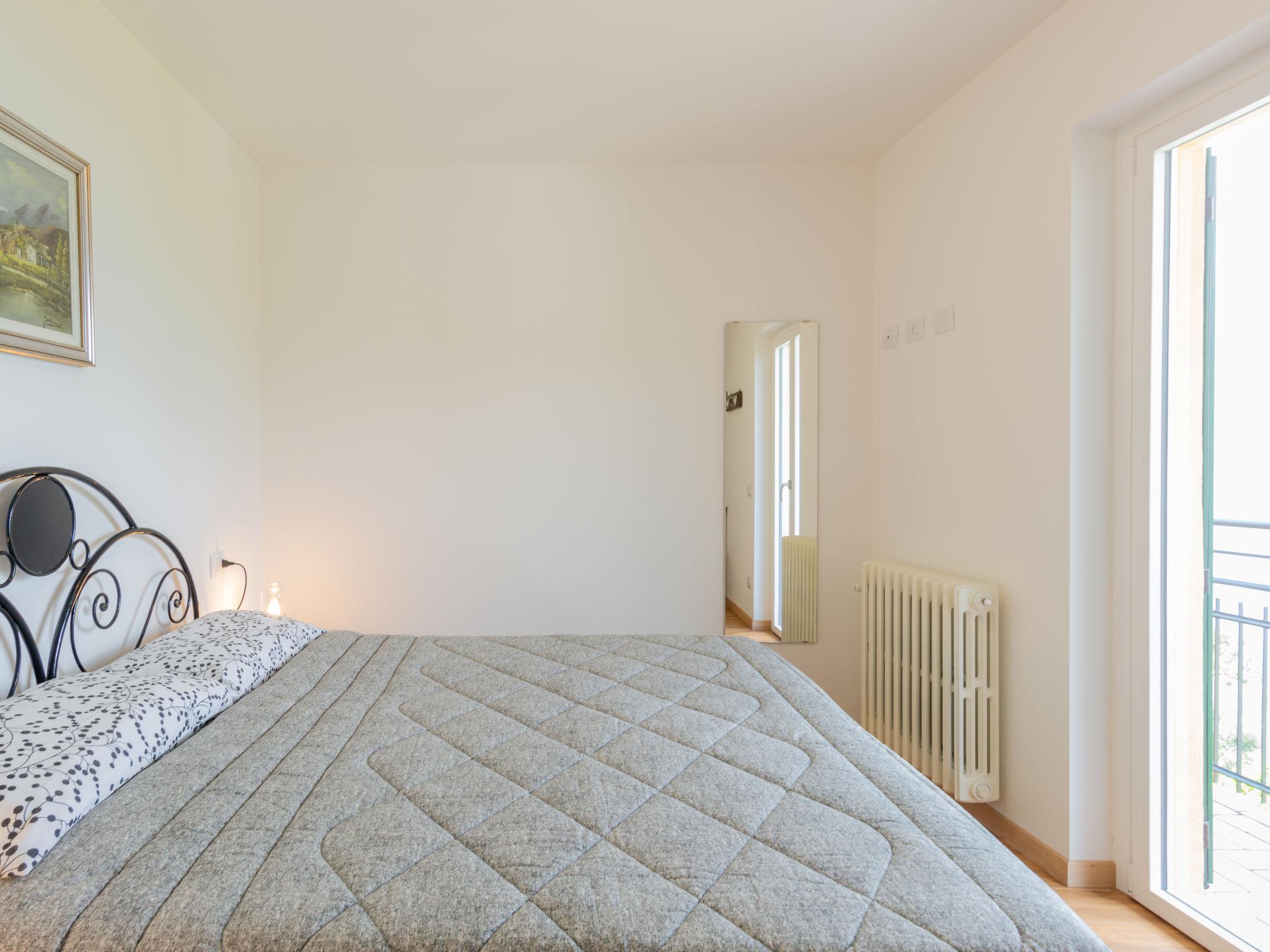 Foto 7 - Appartamento con 2 camere da letto a Perledo con piscina e giardino