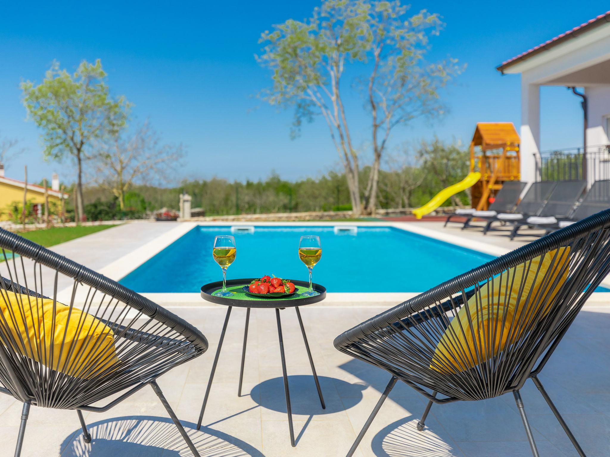 Photo 5 - Maison de 3 chambres à Žminj avec piscine privée et vues à la mer