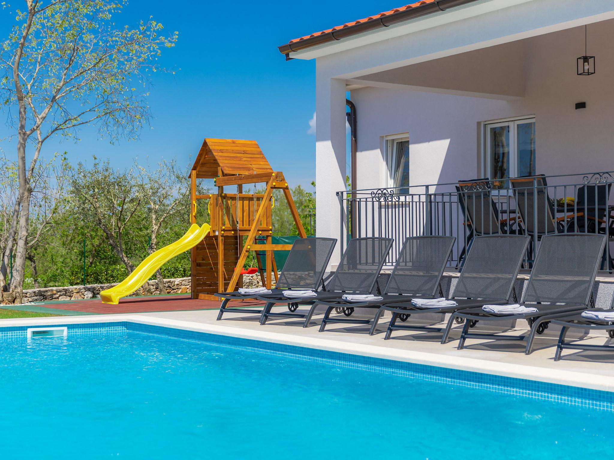 Photo 15 - Maison de 3 chambres à Žminj avec piscine privée et vues à la mer