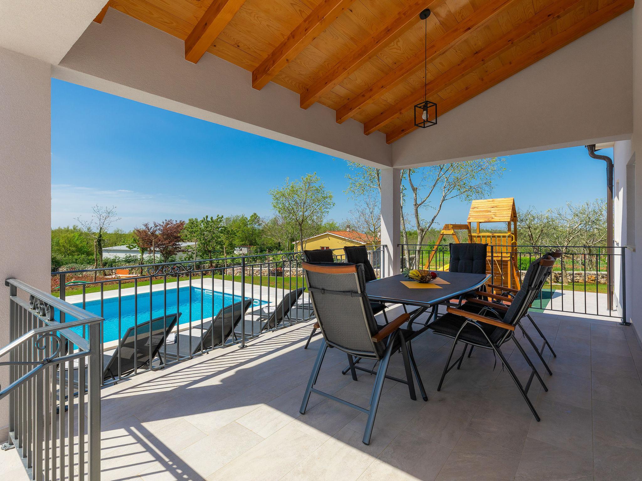 Photo 2 - Maison de 3 chambres à Žminj avec piscine privée et vues à la mer