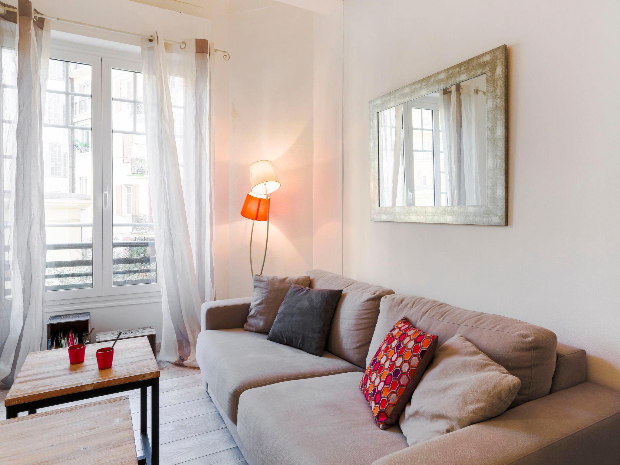 Foto 3 - Appartamento con 1 camera da letto a Nizza con vista mare