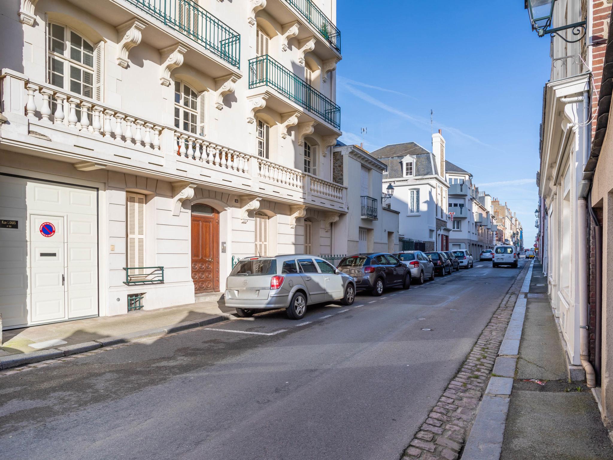 Photo 18 - 2 bedroom Apartment in Dinard with terrace and sea view