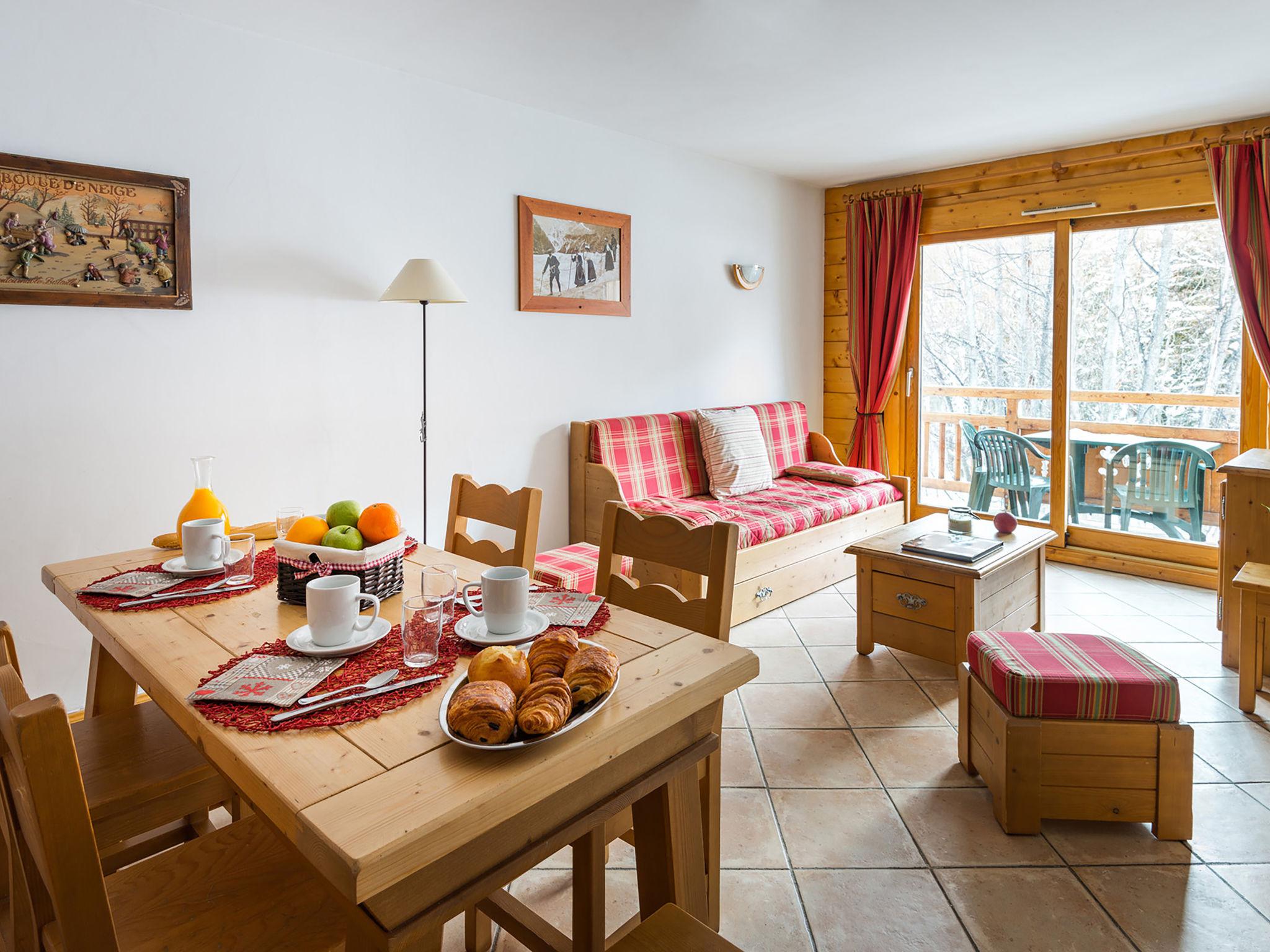 Photo 3 - 1 bedroom Apartment in Saint-Chaffrey with swimming pool and mountain view