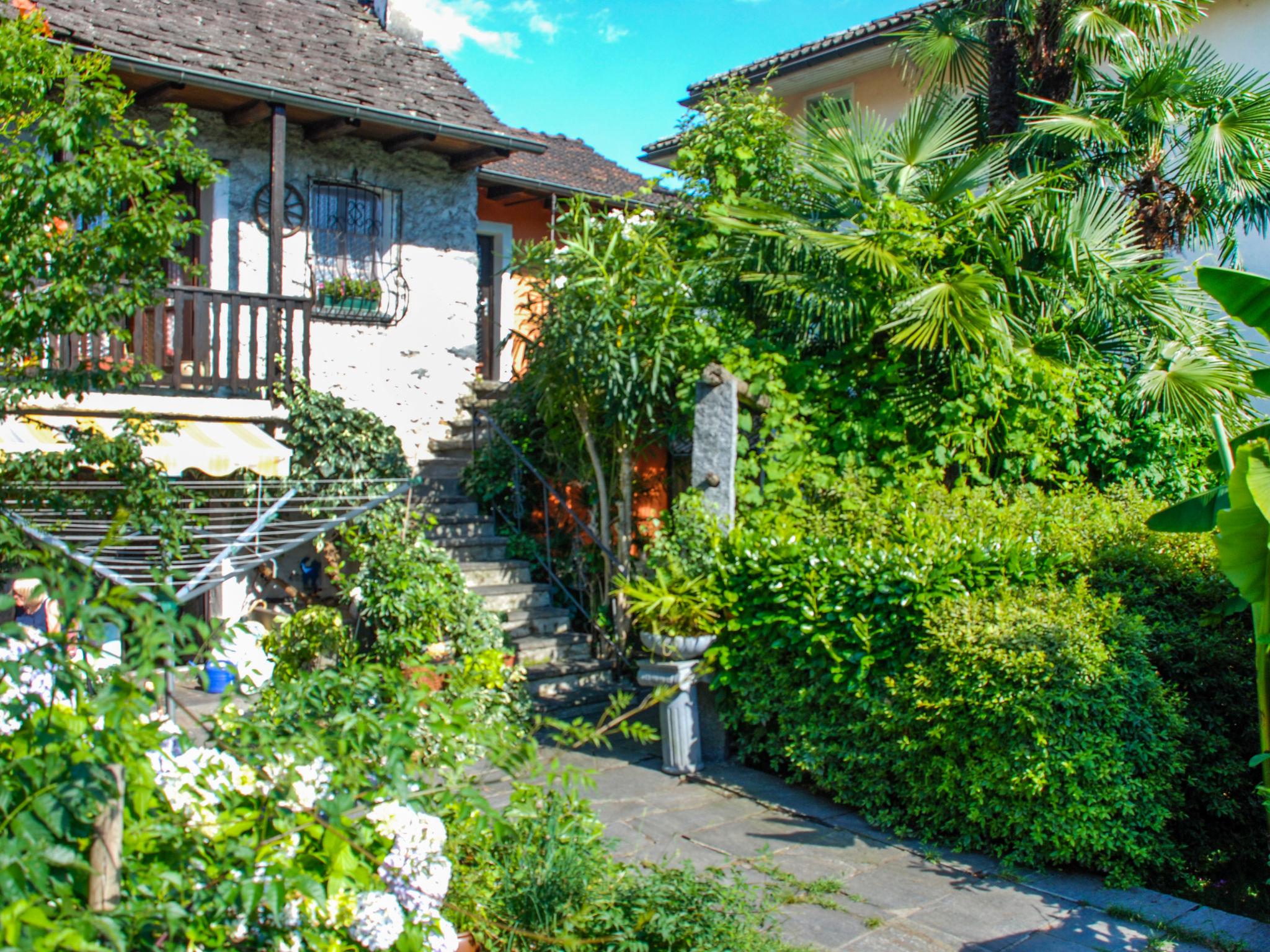 Photo 16 - Maison de 1 chambre à Gordola avec jardin et vues sur la montagne