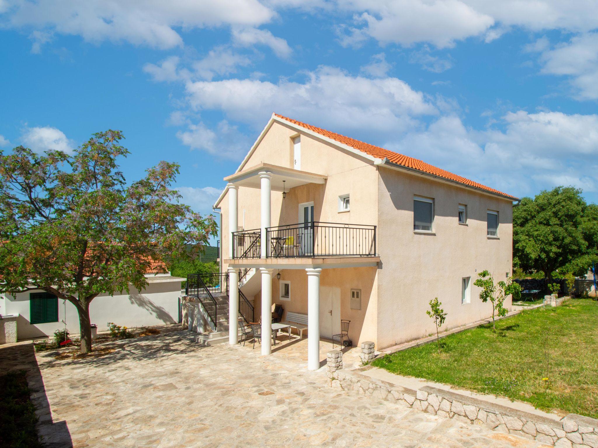 Foto 26 - Casa de 6 habitaciones en Sibenik con piscina privada y terraza