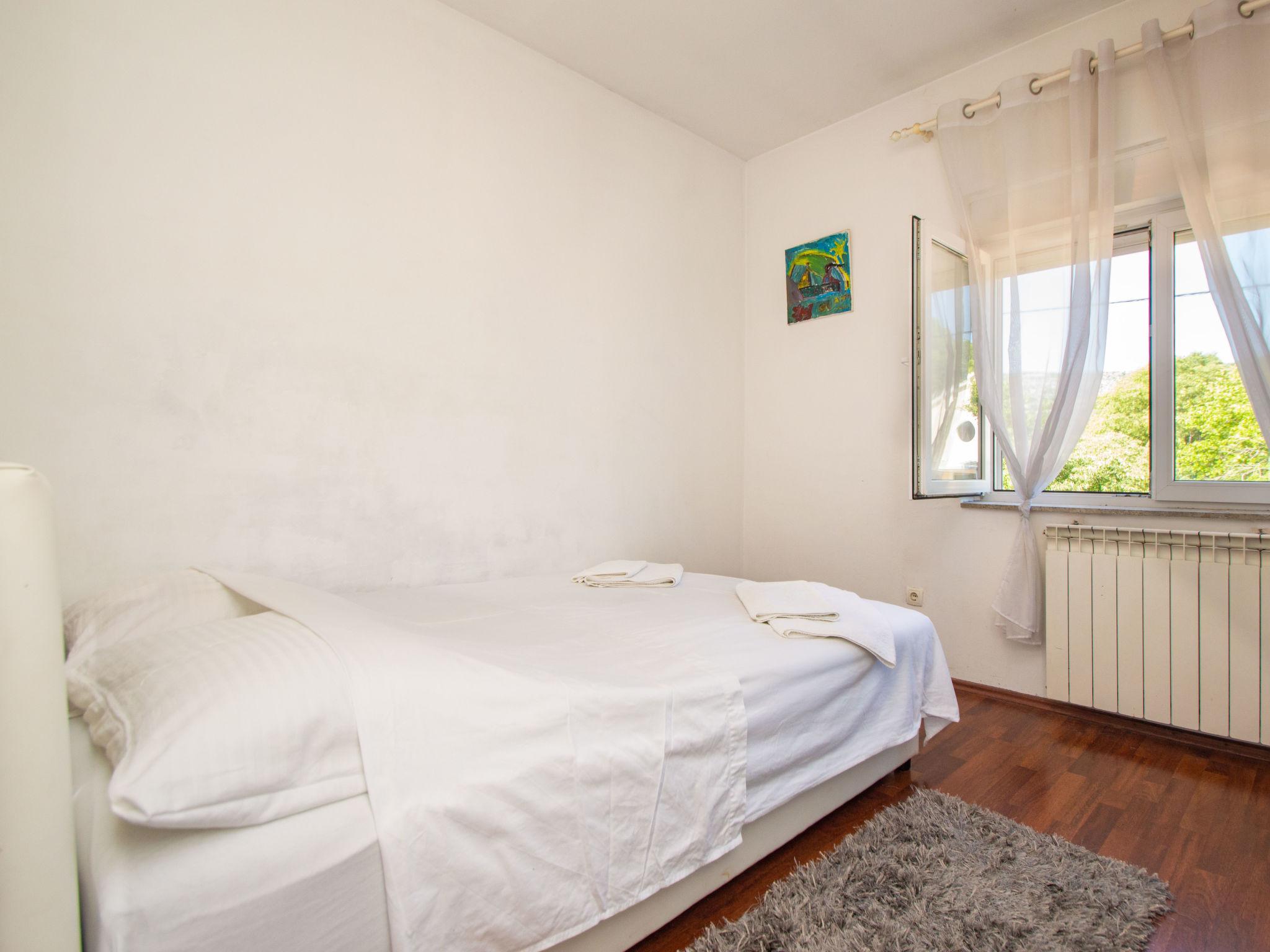 Foto 19 - Casa con 6 camere da letto a Sebenico con piscina privata e terrazza