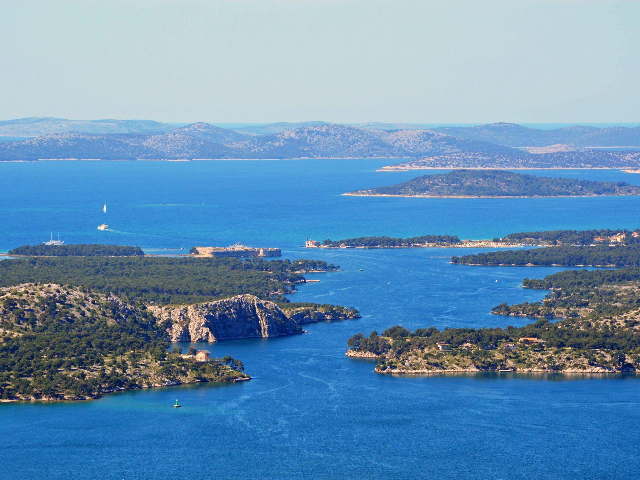 Foto 33 - Casa de 3 quartos em Sibenik com piscina privada e jardim