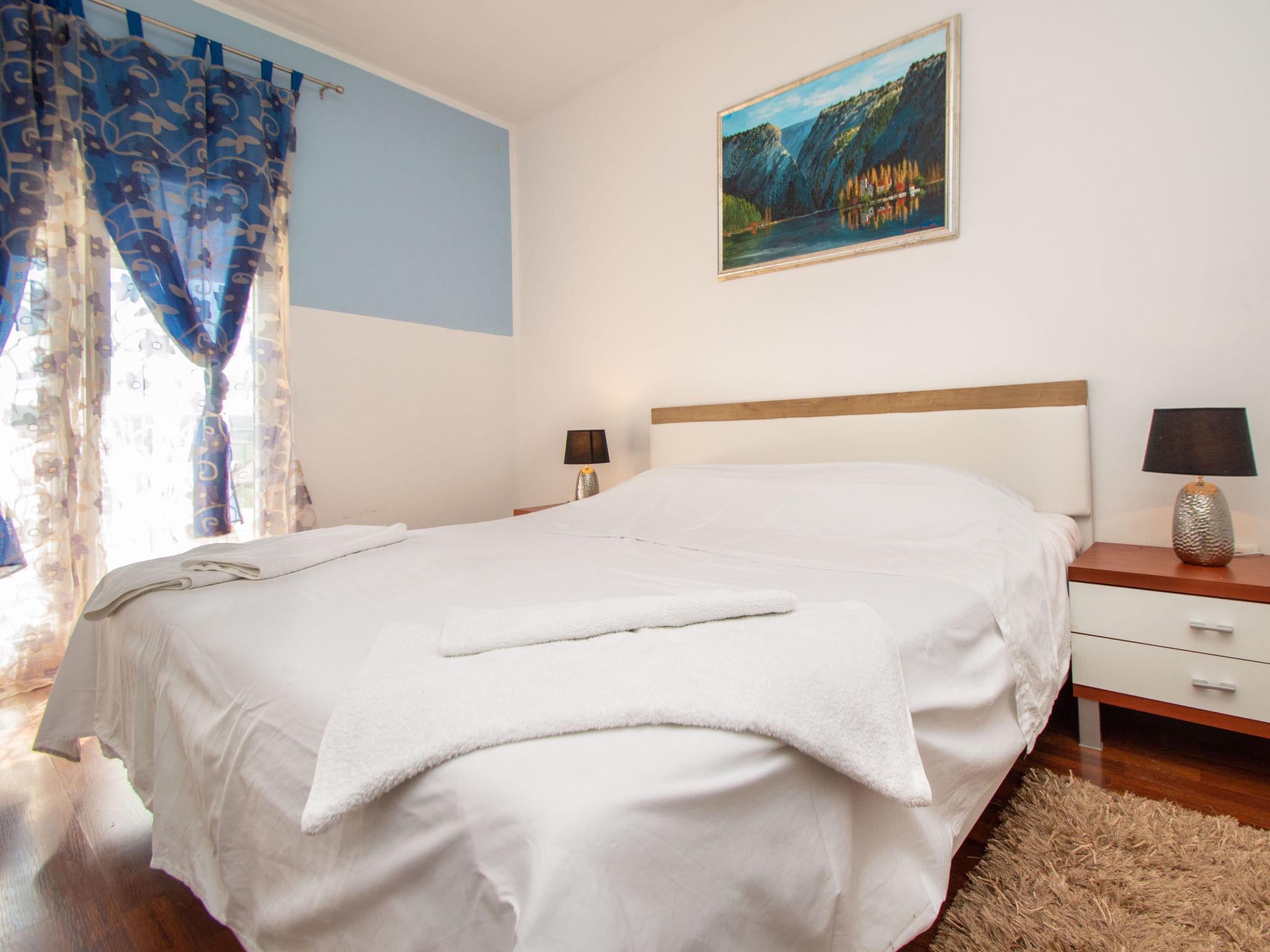 Foto 20 - Casa con 6 camere da letto a Sebenico con piscina privata e terrazza