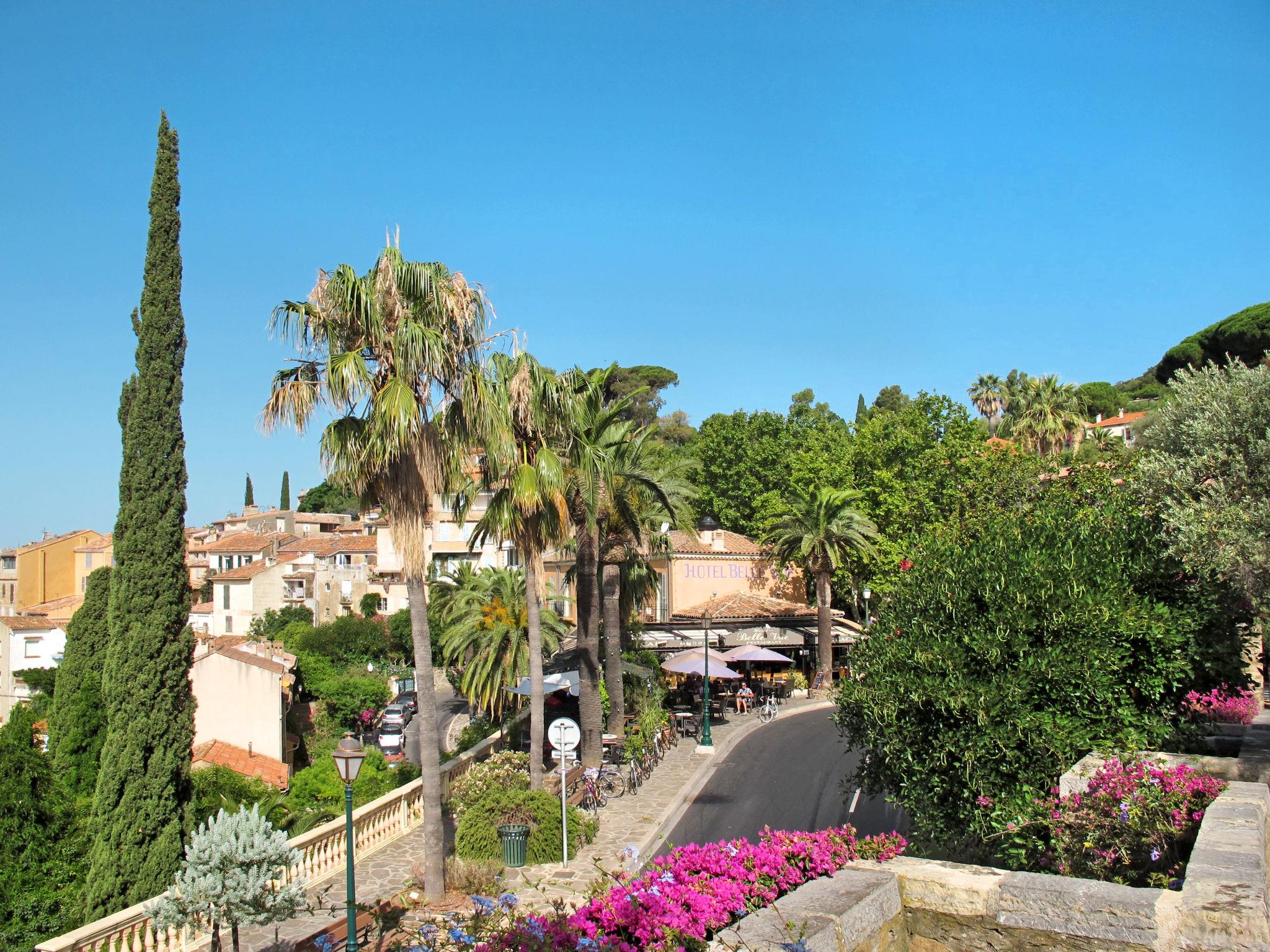 Photo 18 - Apartment in Bormes-les-Mimosas with sea view