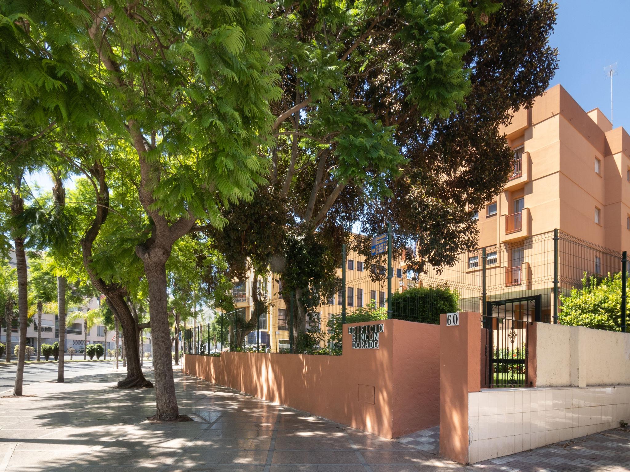 Foto 15 - Apartamento de 3 habitaciones en Torremolinos con terraza