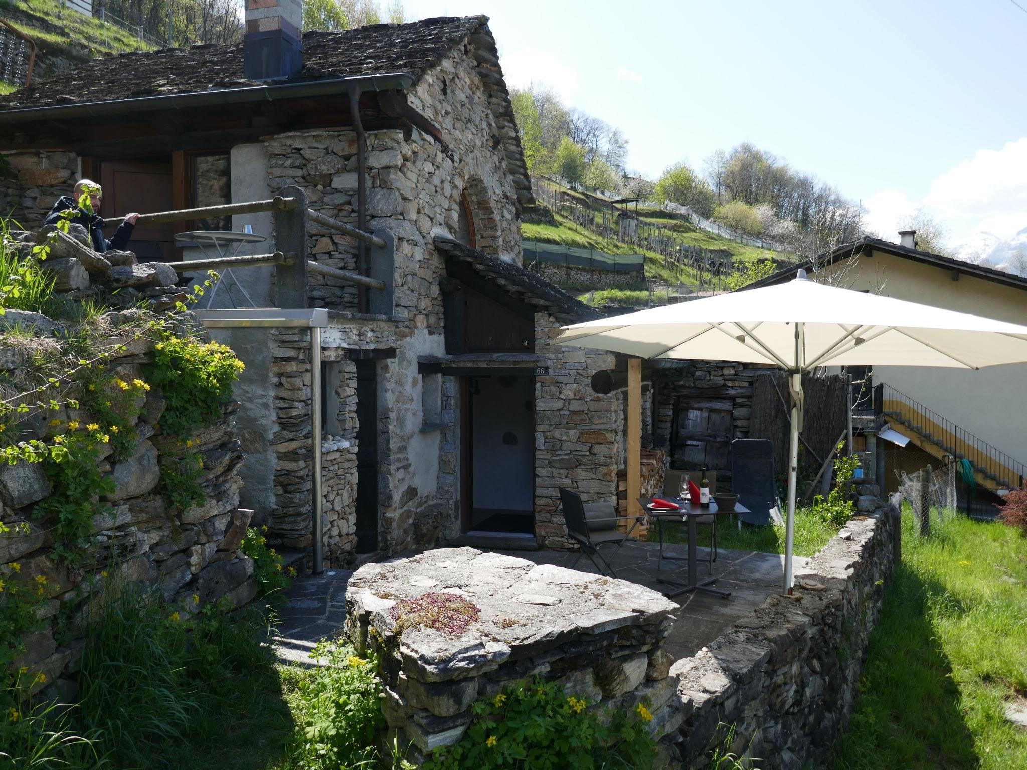 Photo 1 - Maison de 1 chambre à Serravalle avec jardin et terrasse