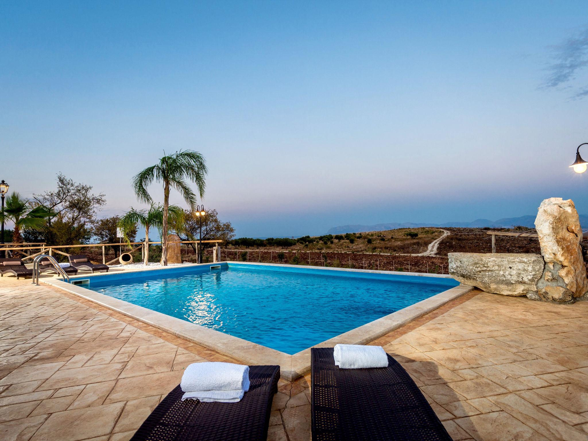 Photo 21 - Maison de 5 chambres à Castellammare del Golfo avec piscine privée et jardin