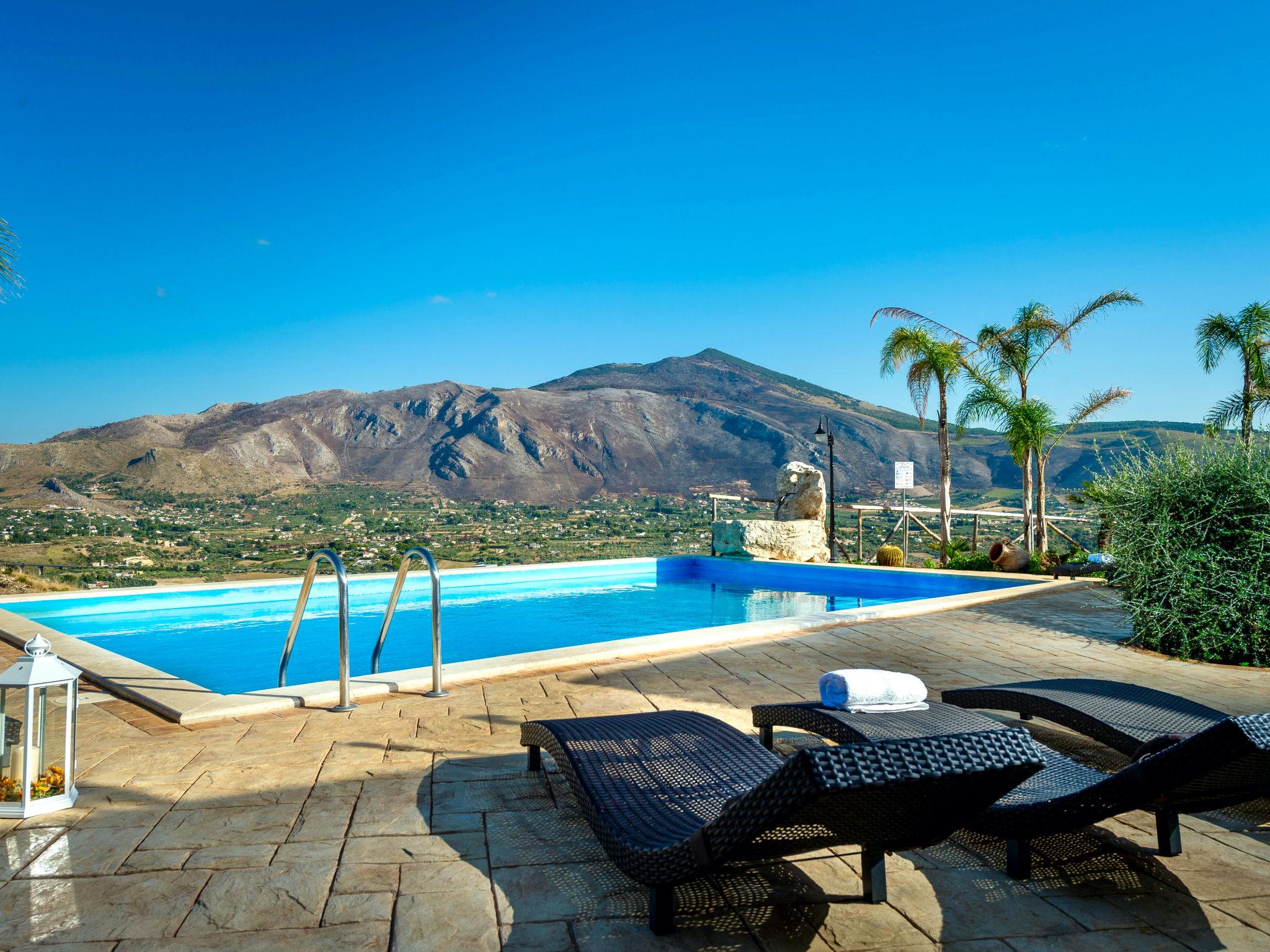 Foto 2 - Casa de 5 habitaciones en Castellammare del Golfo con piscina privada y vistas al mar