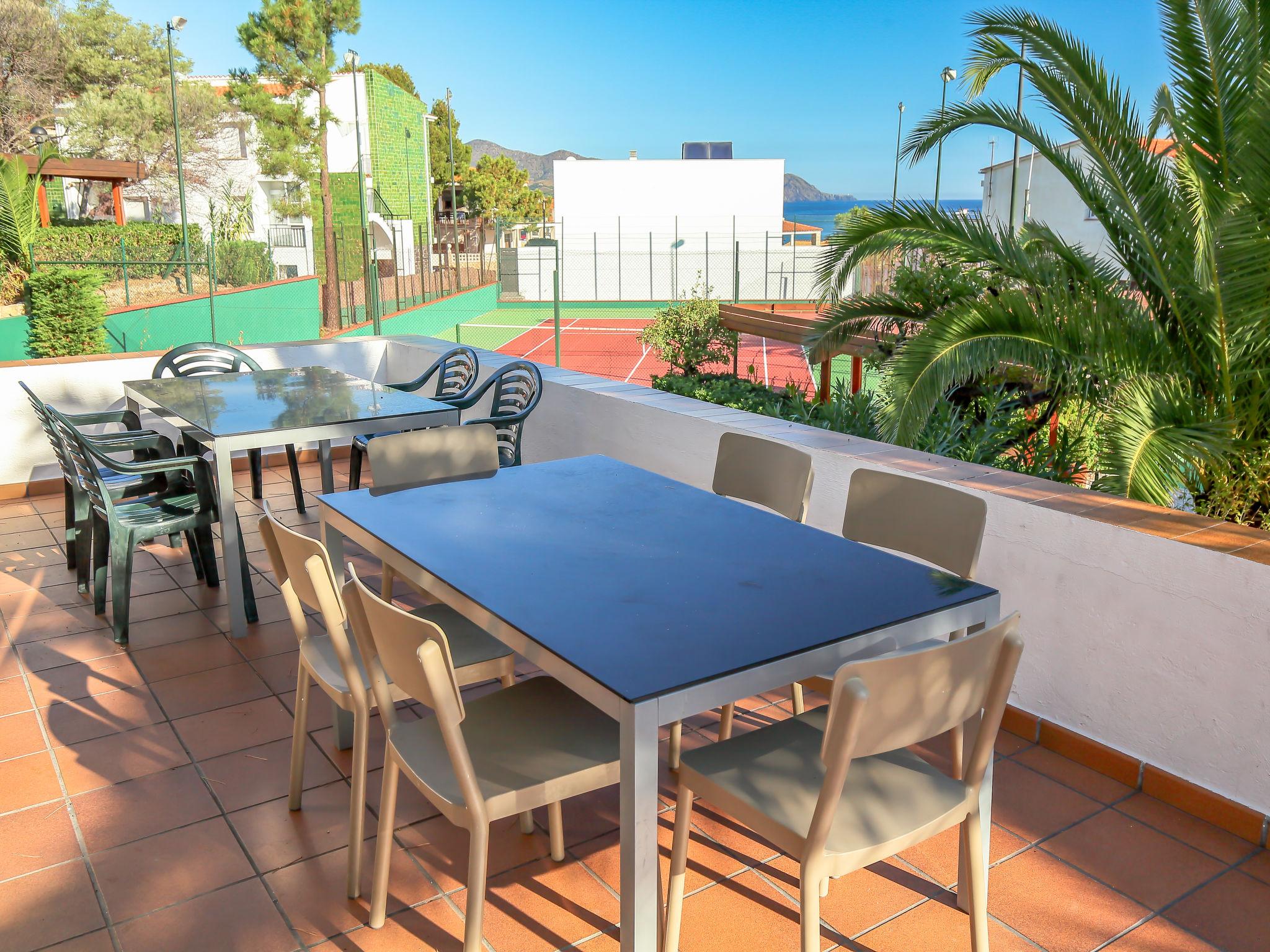 Photo 1 - 2 bedroom Apartment in Llançà with swimming pool and garden