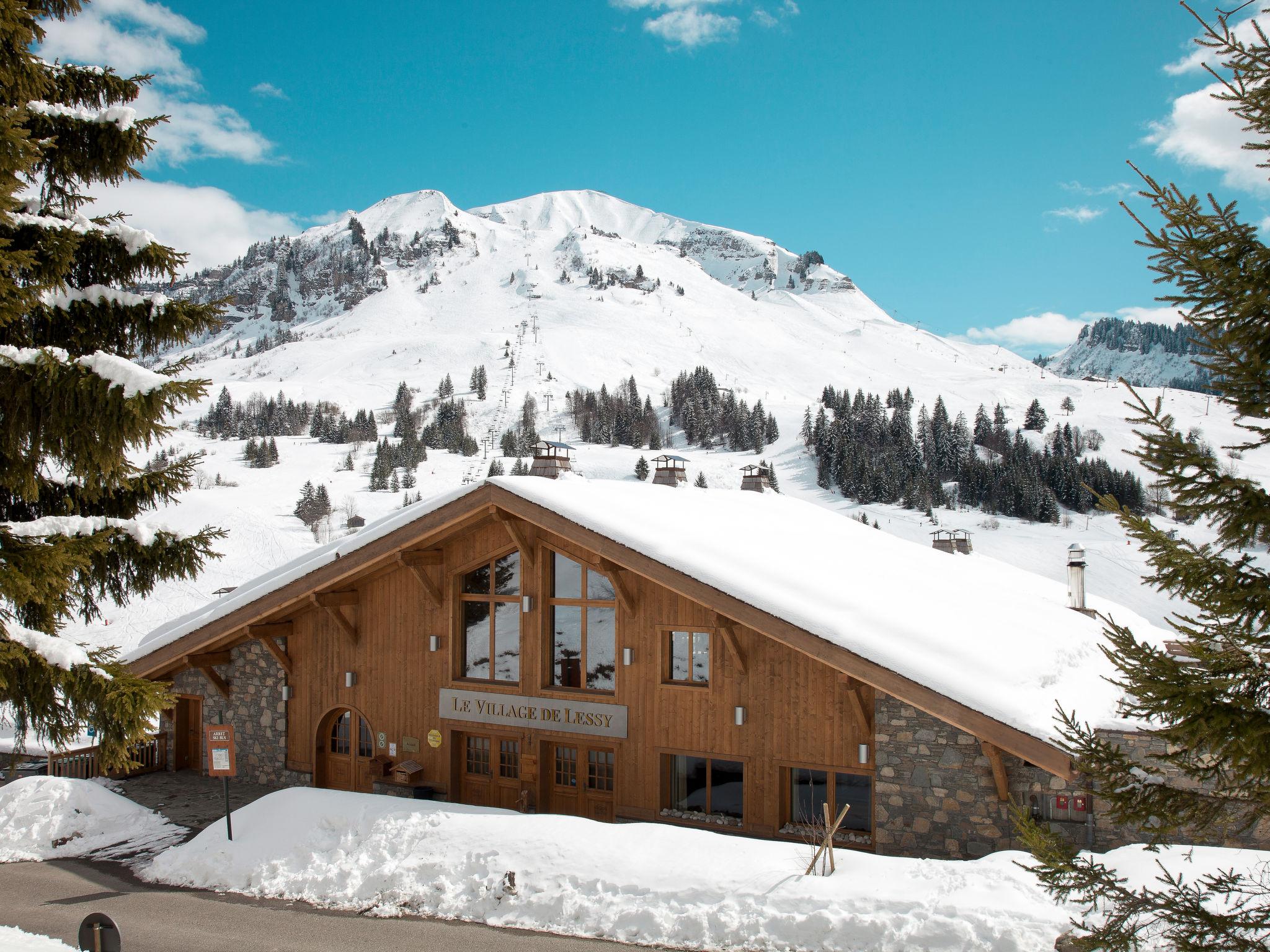 Foto 14 - Appartamento con 2 camere da letto a Le Grand-Bornand con piscina e sauna