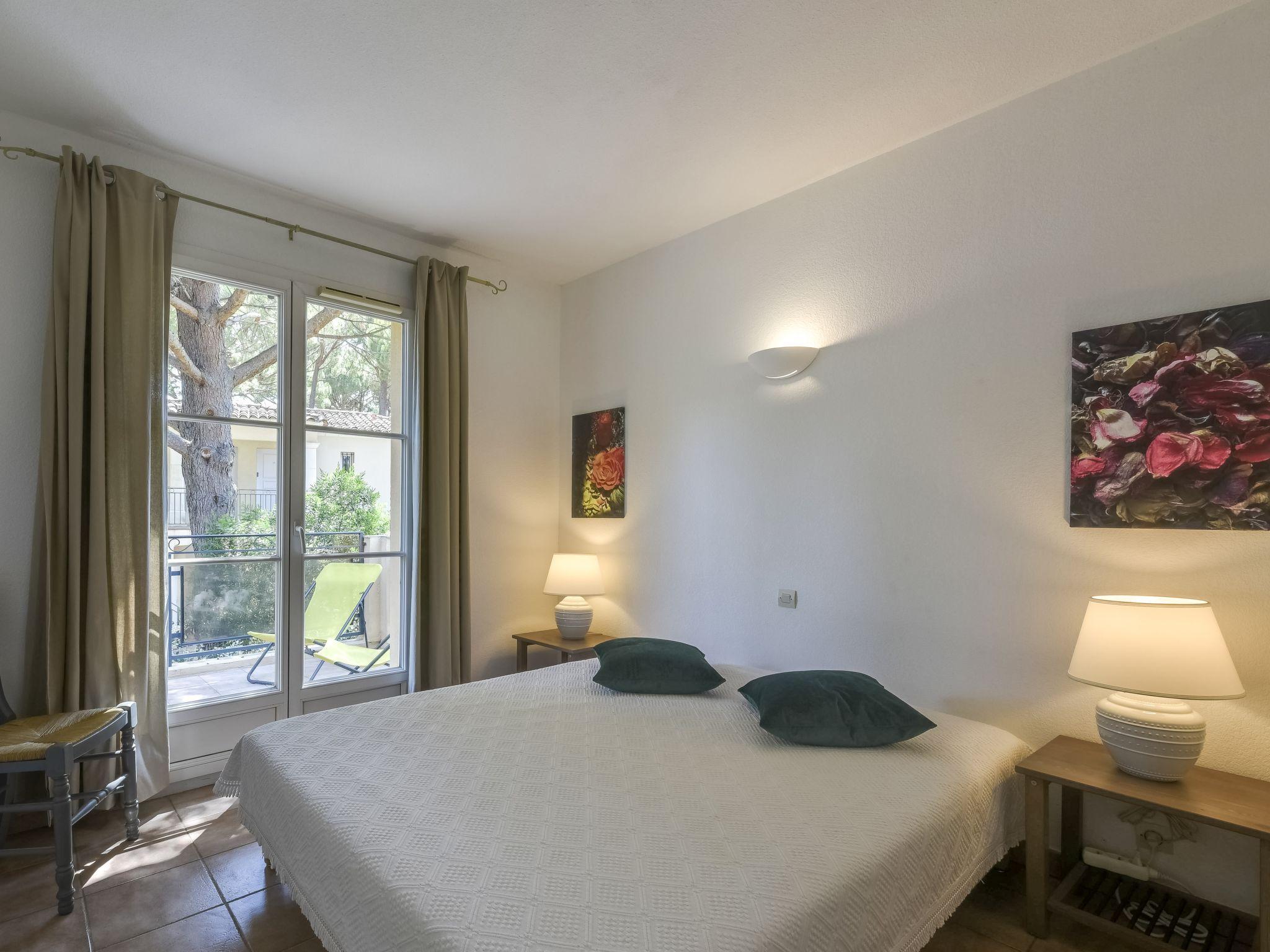 Foto 3 - Appartamento con 1 camera da letto a Gassin con piscina e vista mare