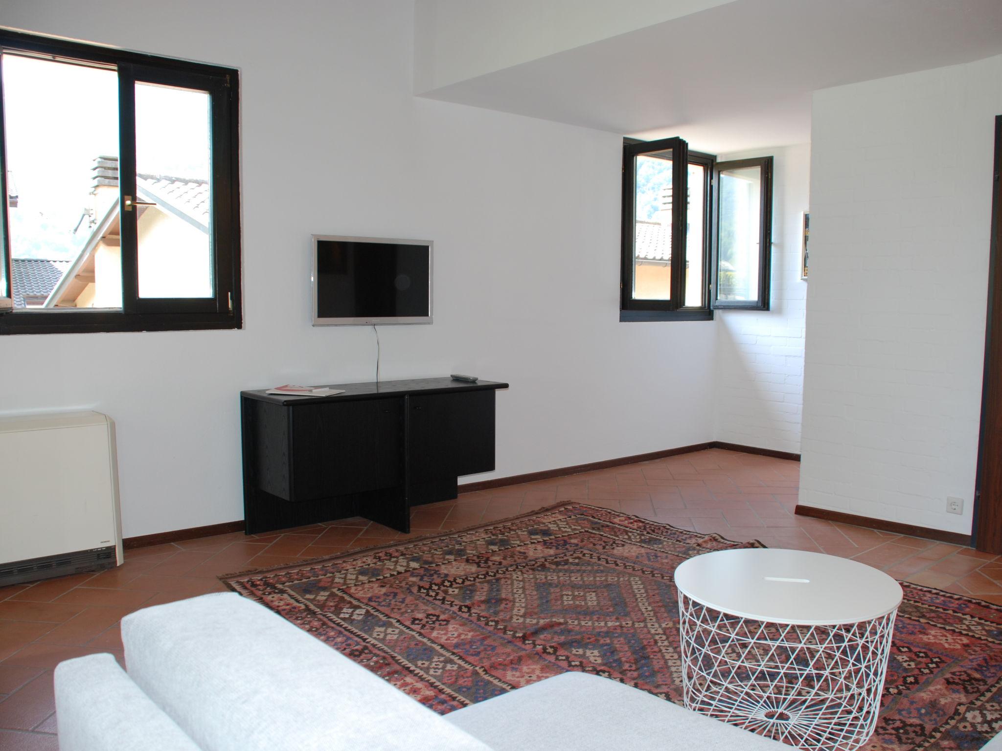 Foto 4 - Apartment mit 1 Schlafzimmer in Brusino Arsizio