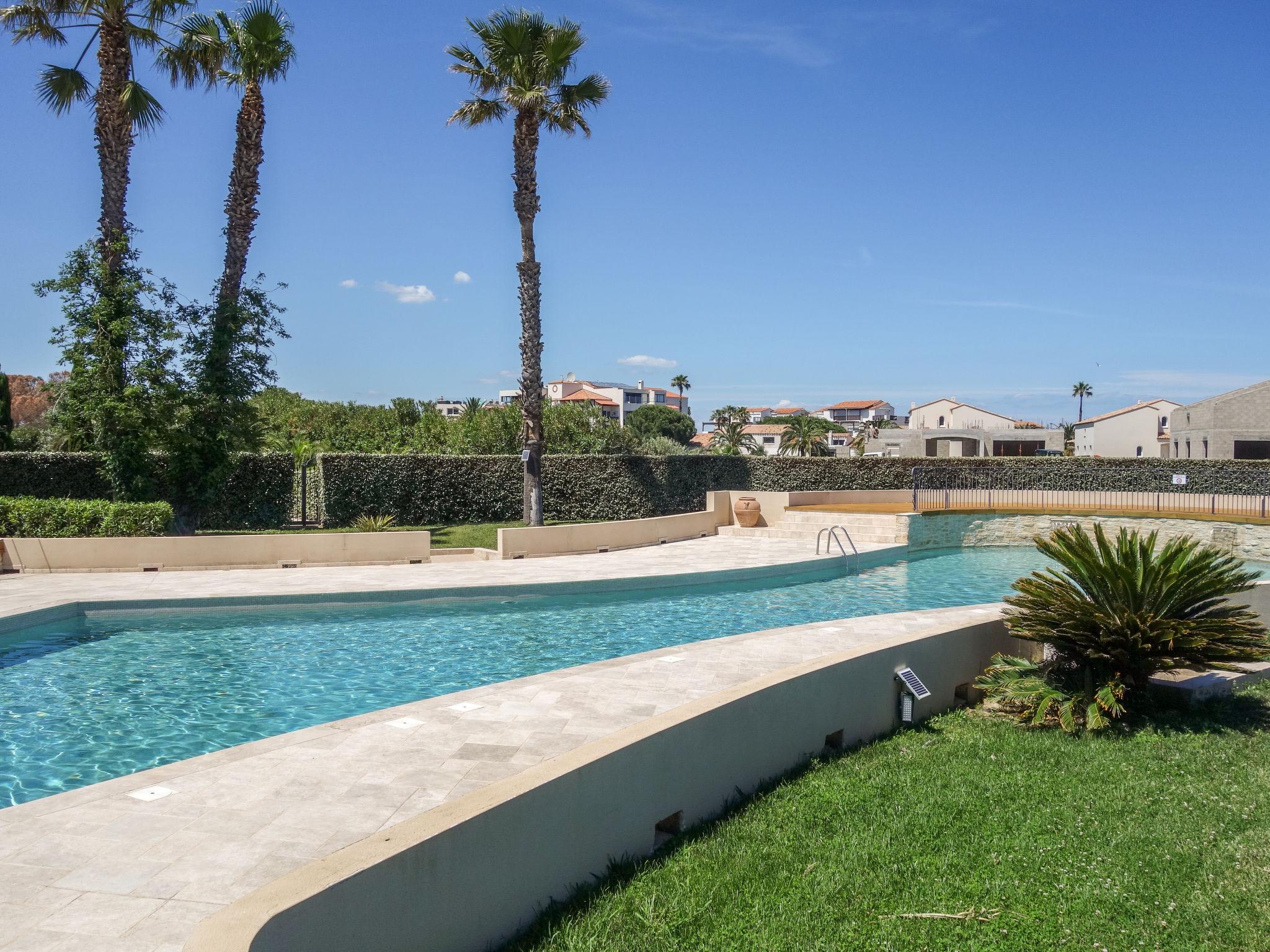 Foto 5 - Appartamento con 2 camere da letto a Saint-Cyprien con piscina e vista mare