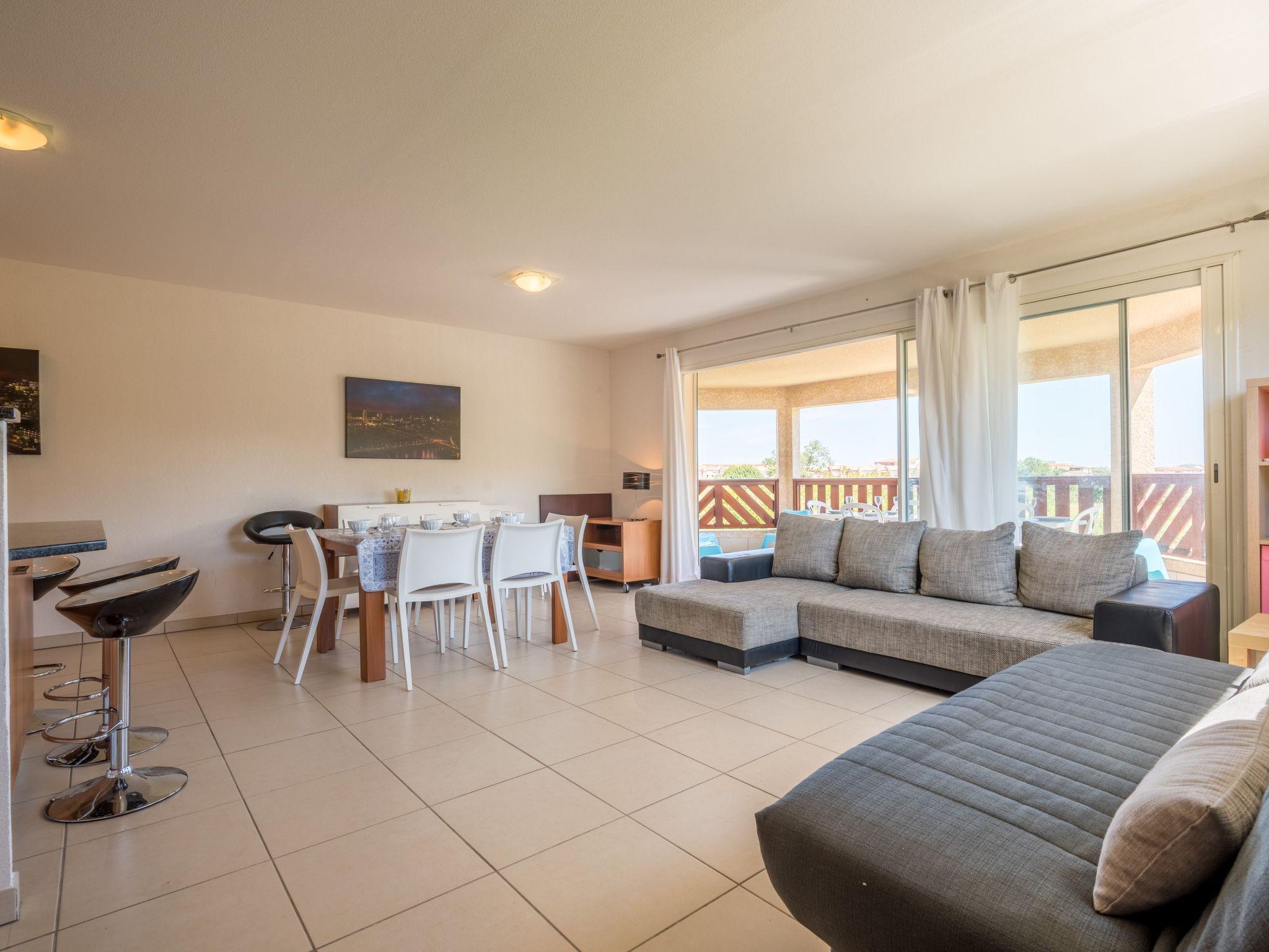 Foto 1 - Appartamento con 2 camere da letto a Saint-Cyprien con piscina e vista mare