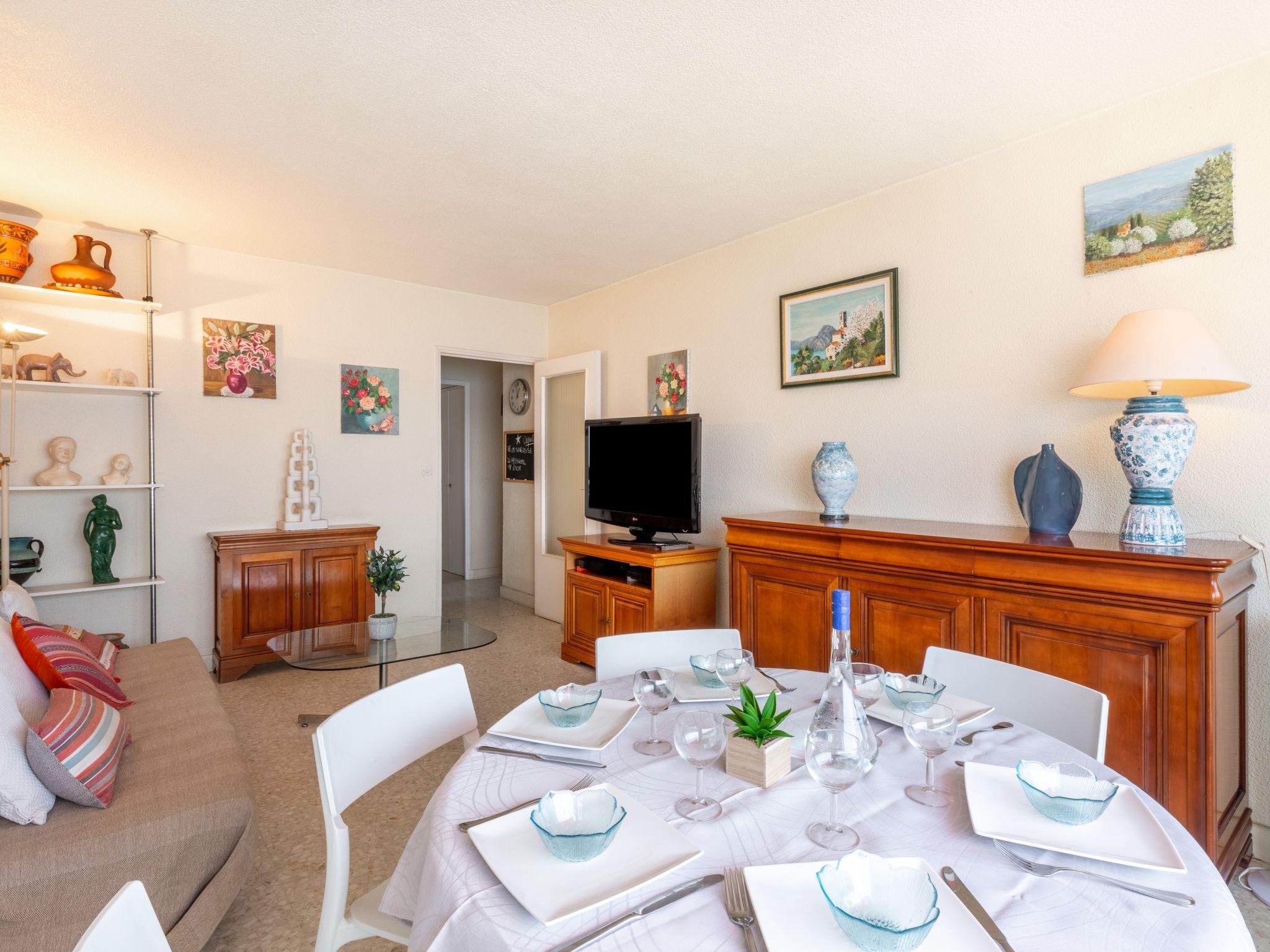 Foto 9 - Appartamento con 2 camere da letto a Sainte-Maxime con vista mare