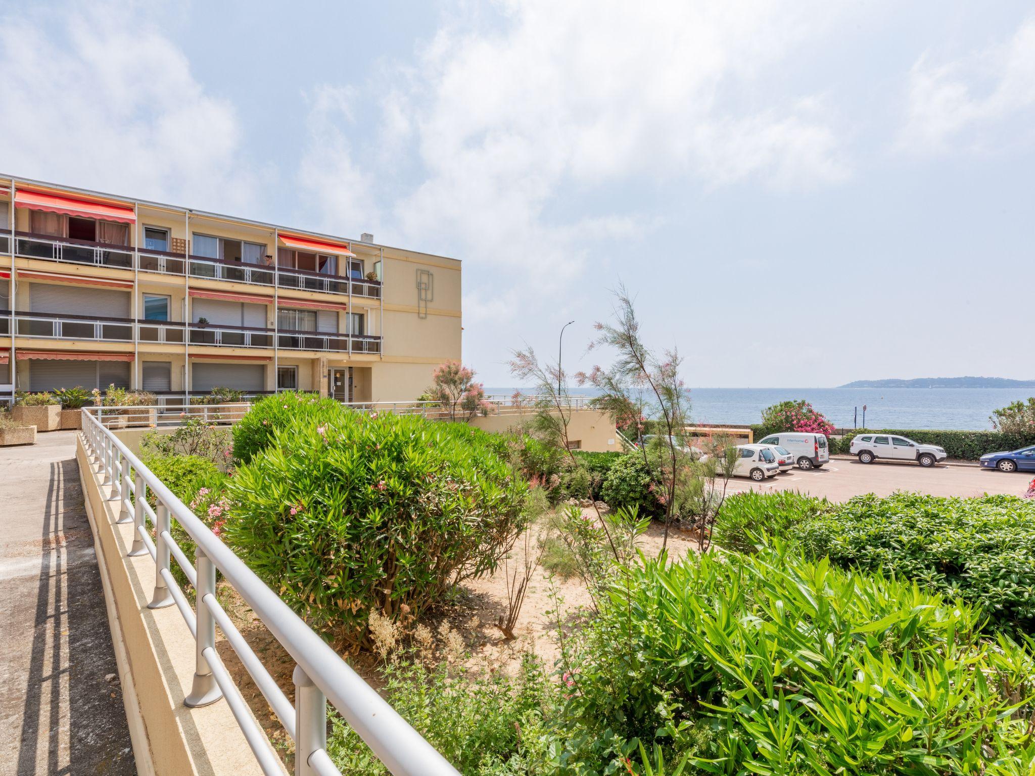 Foto 13 - Appartamento con 1 camera da letto a Sainte-Maxime con terrazza e vista mare