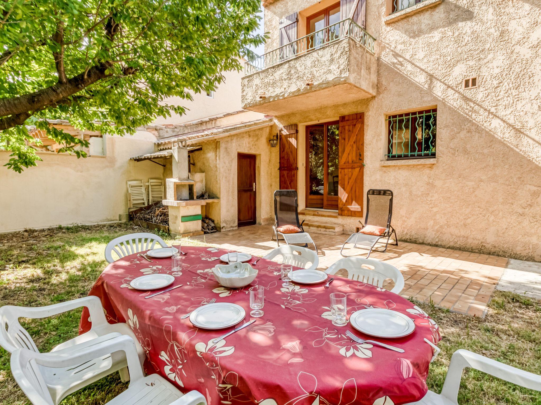 Foto 1 - Haus mit 3 Schlafzimmern in Saint-Cyr-sur-Mer mit terrasse und blick aufs meer