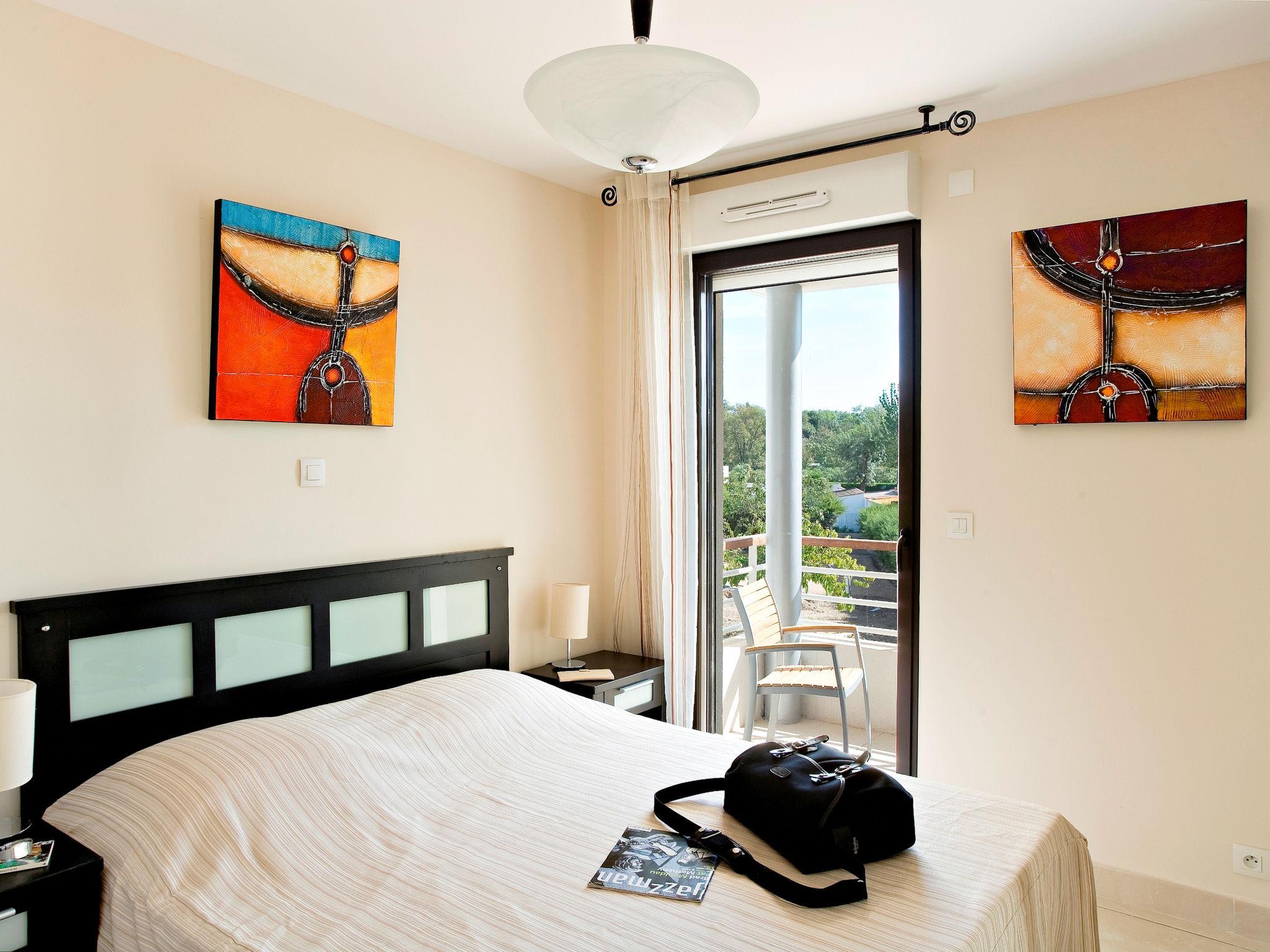 Foto 5 - Appartamento con 1 camera da letto a Mandelieu-la-Napoule con piscina e vista mare