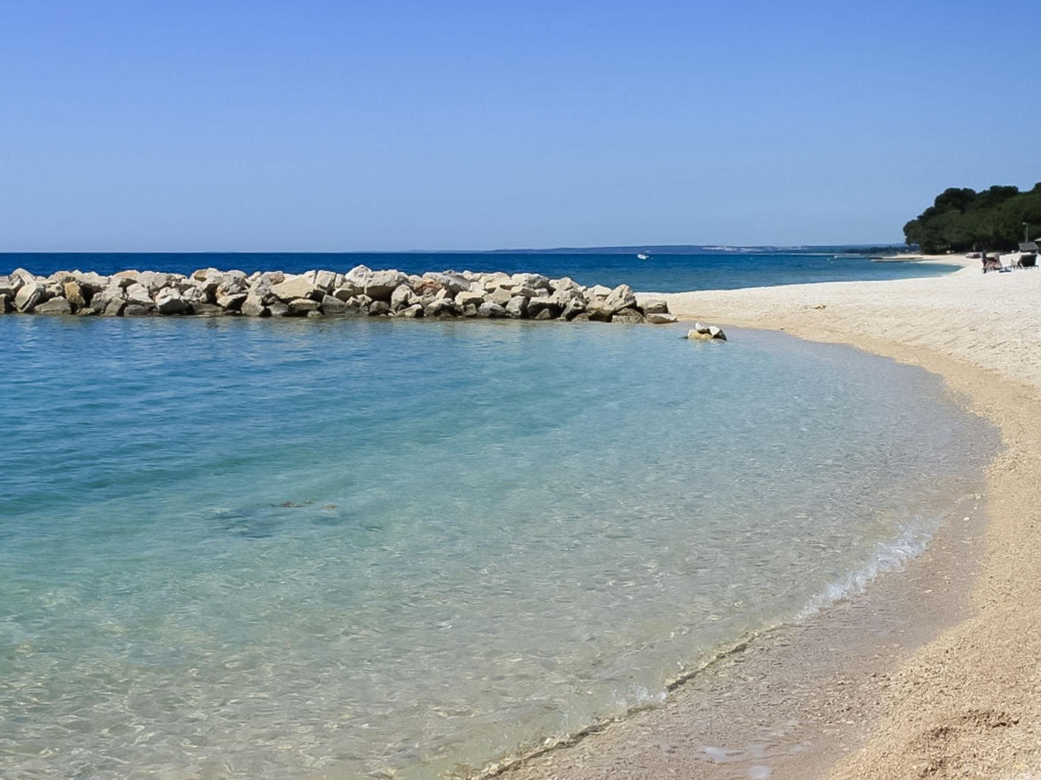 Foto 23 - Casa de 3 quartos em Raša com piscina privada e vistas do mar