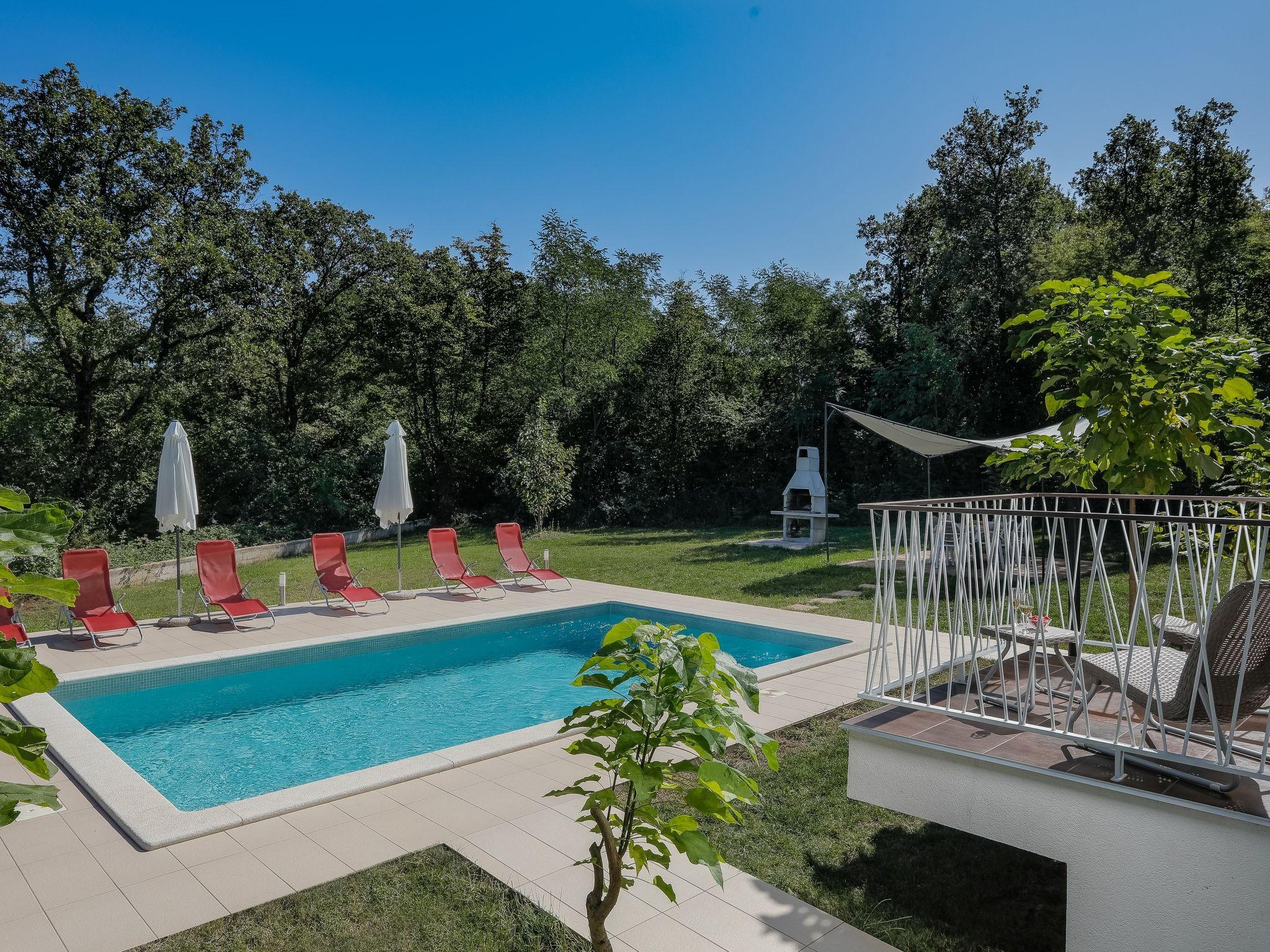 Foto 1 - Casa de 3 quartos em Raša com piscina privada e vistas do mar