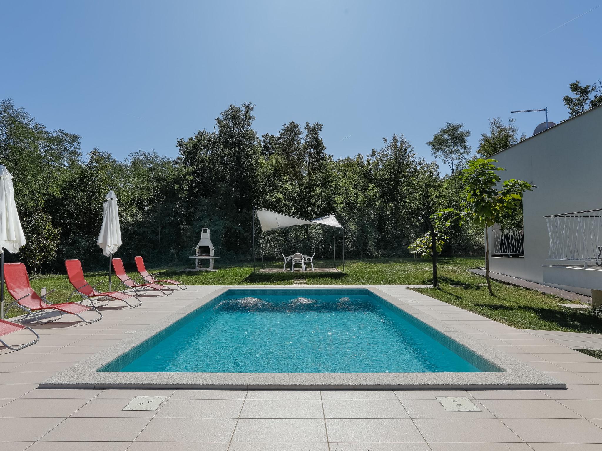 Foto 12 - Casa de 3 quartos em Raša com piscina privada e vistas do mar