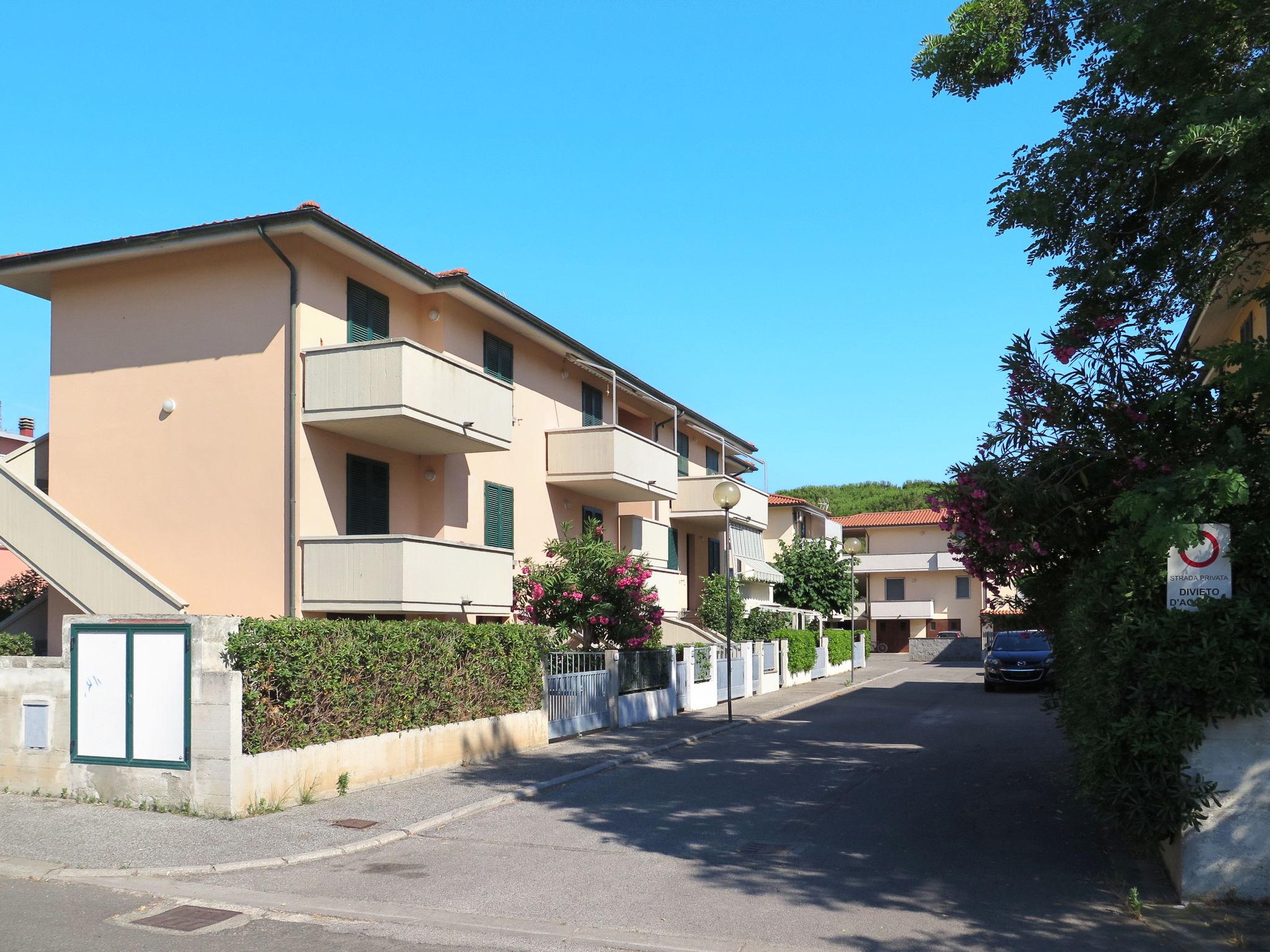 Foto 30 - Appartamento con 2 camere da letto a Rosignano Marittimo con vista mare