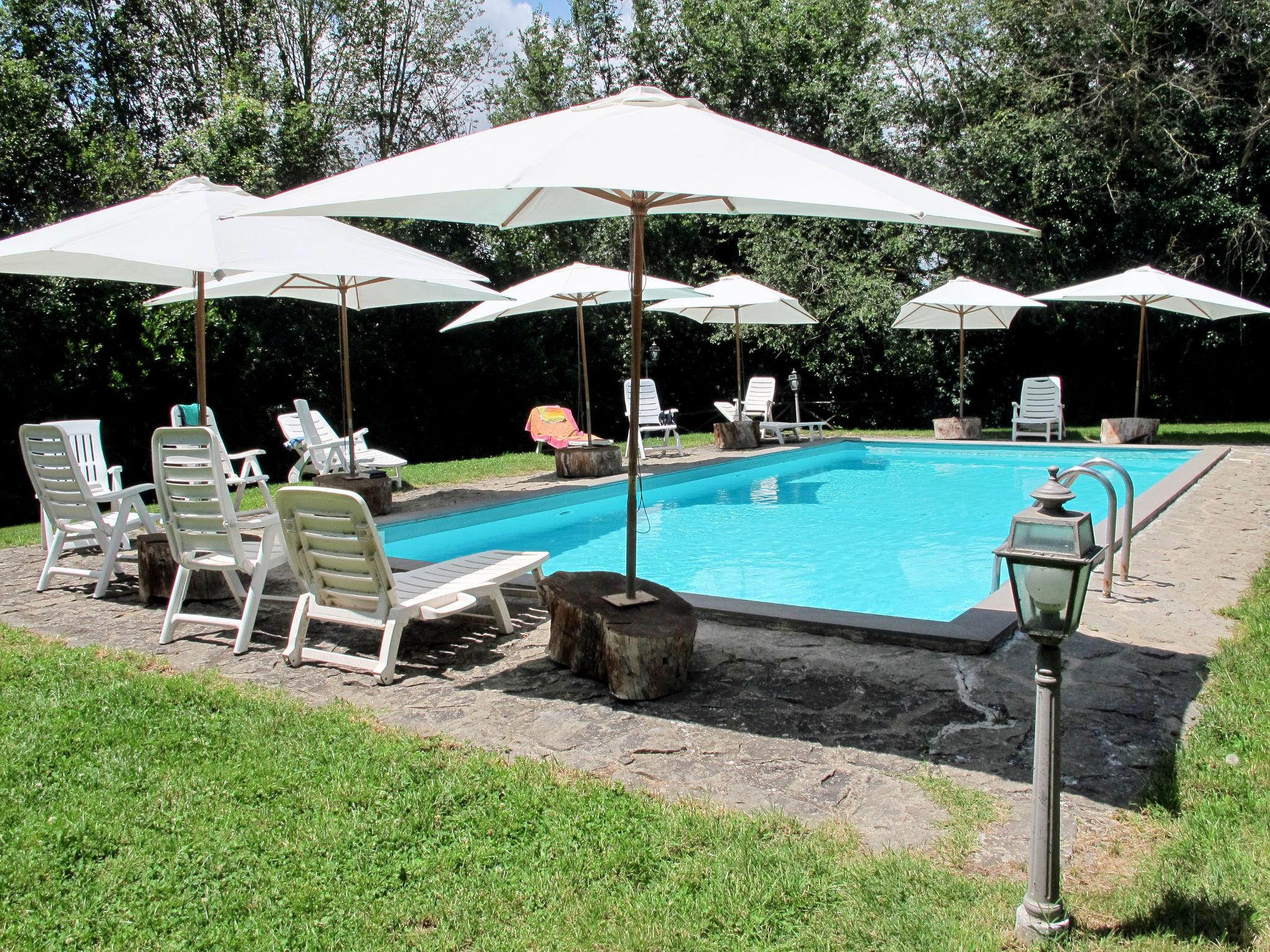 Photo 2 - Apartment in Bagnoregio with swimming pool and garden