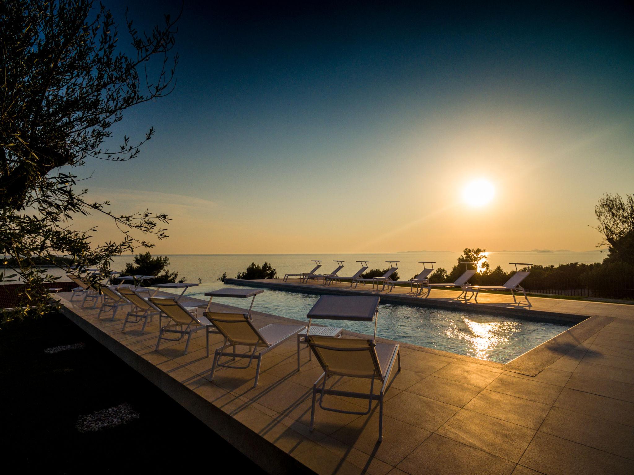 Foto 17 - Apartamento de 2 habitaciones en Primošten con piscina y vistas al mar