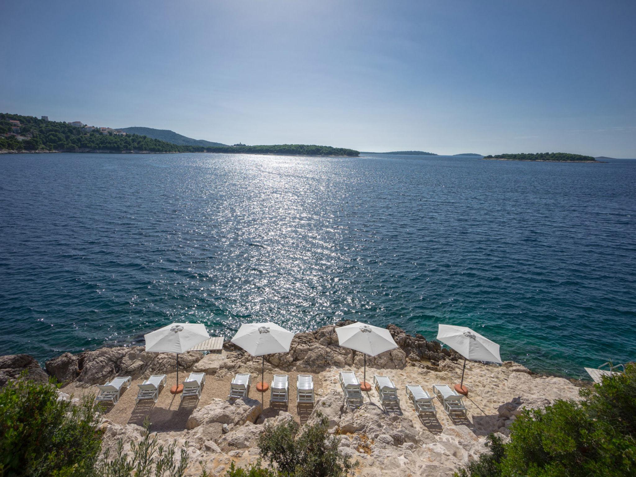 Foto 19 - Appartamento con 2 camere da letto a Primošten con piscina e terrazza