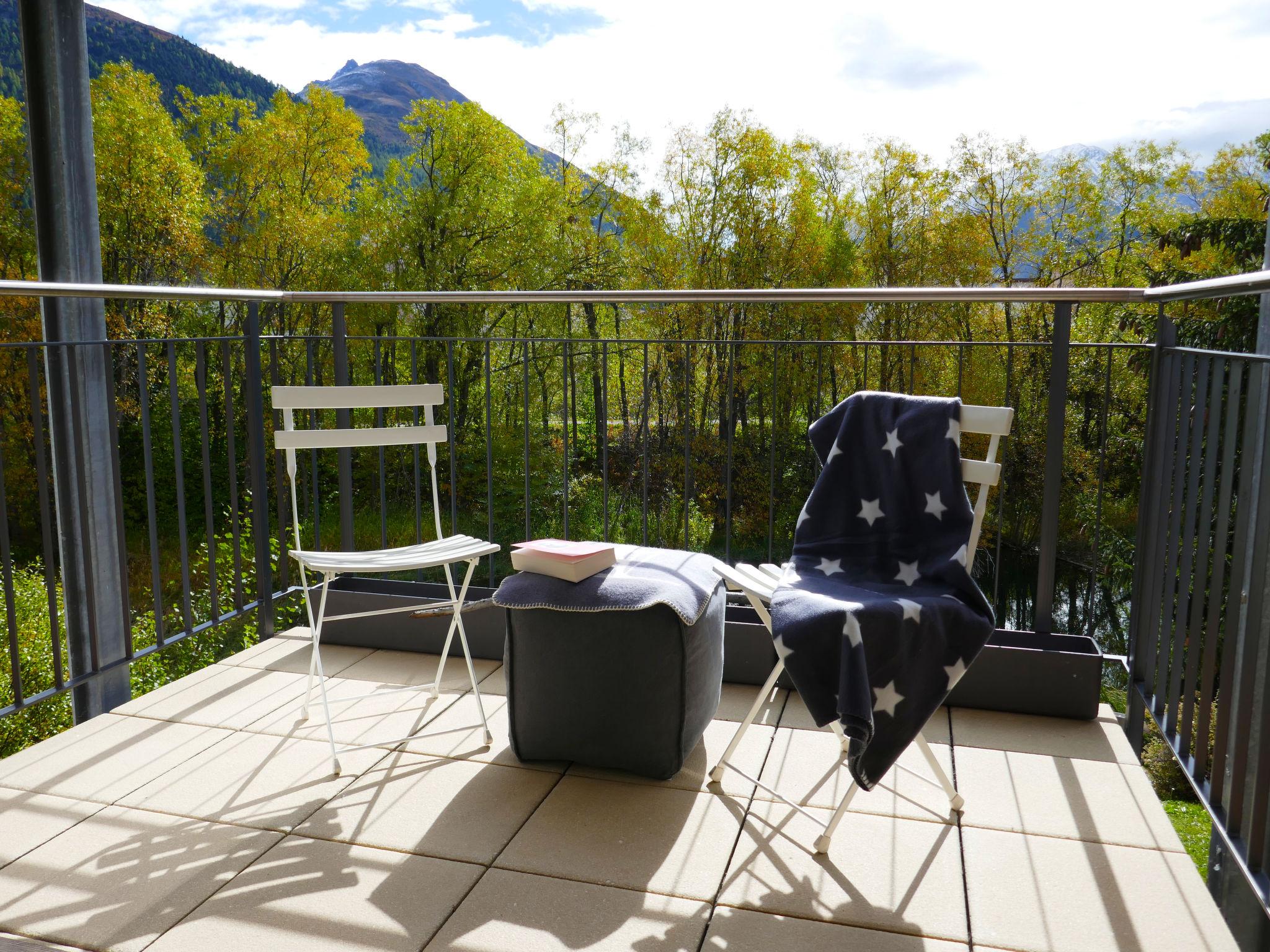 Foto 4 - Appartamento con 2 camere da letto a Samedan con giardino