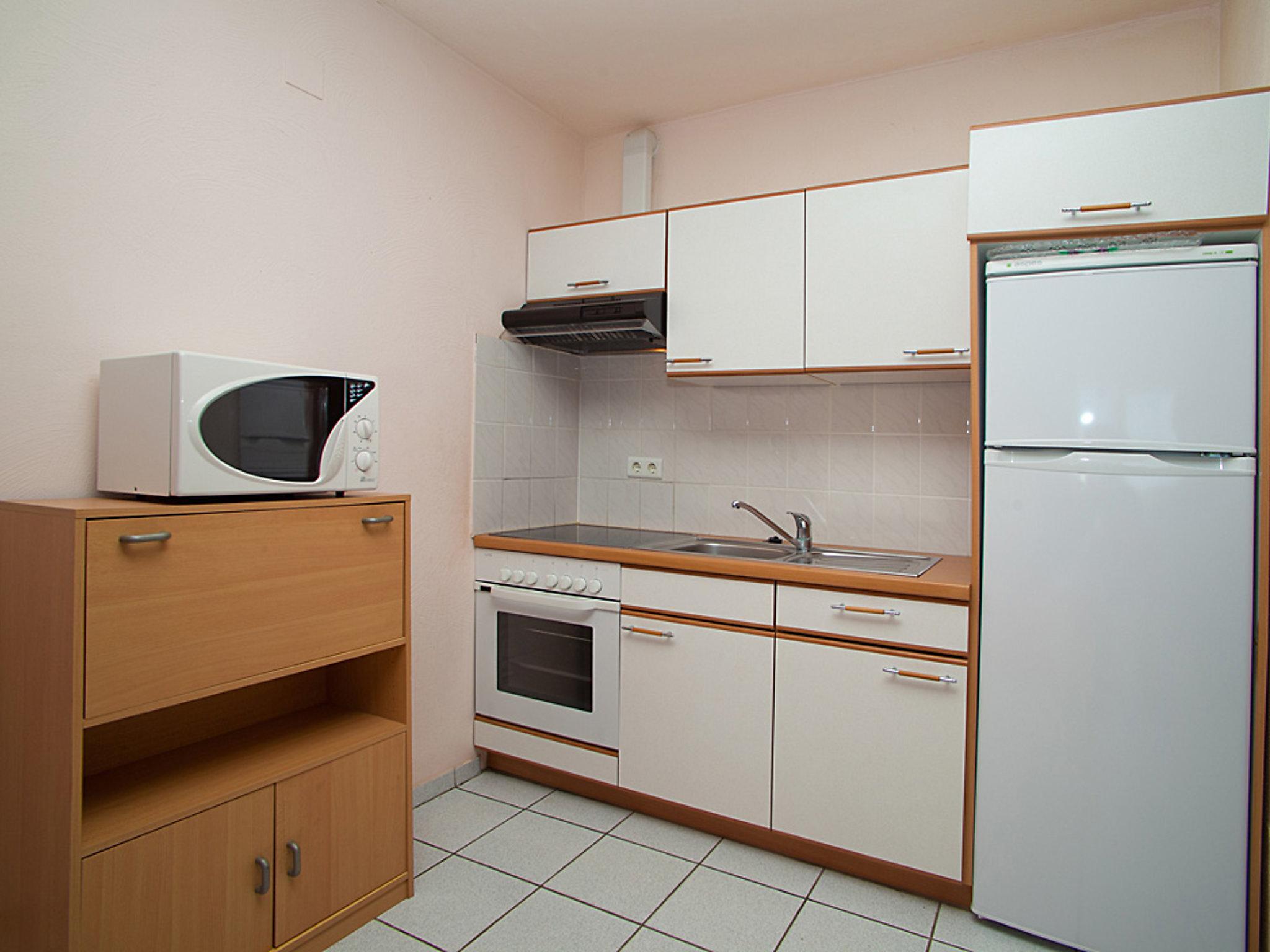 Foto 9 - Apartamento em Deltebre com piscina e jardim