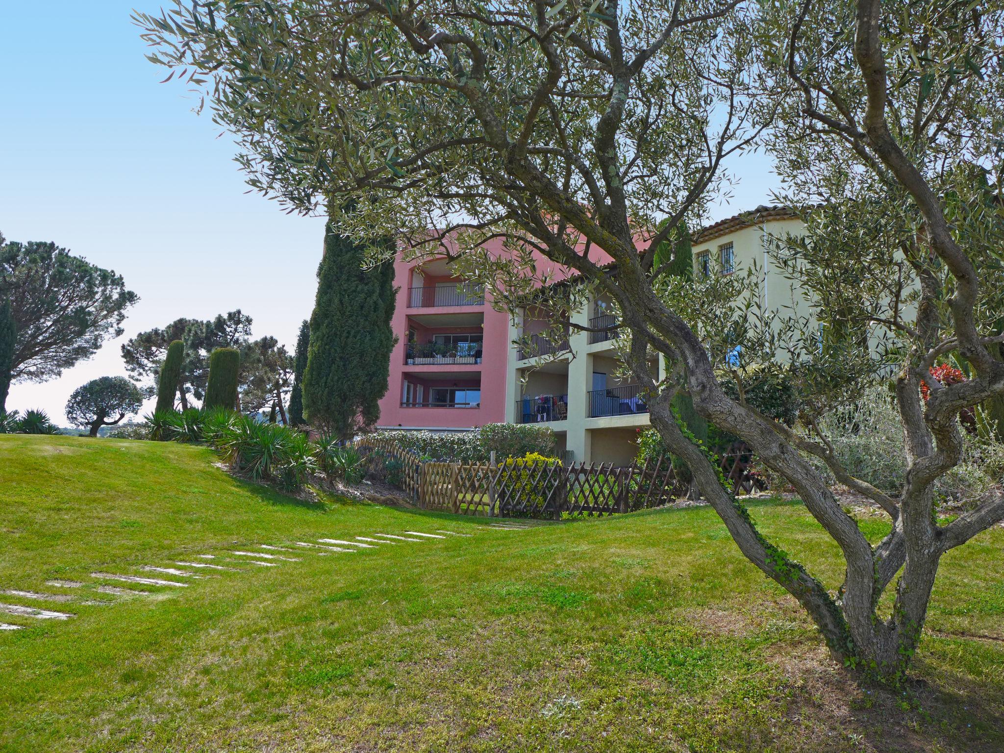 Foto 21 - Appartamento con 2 camere da letto a Roquebrune-sur-Argens con piscina e vista mare