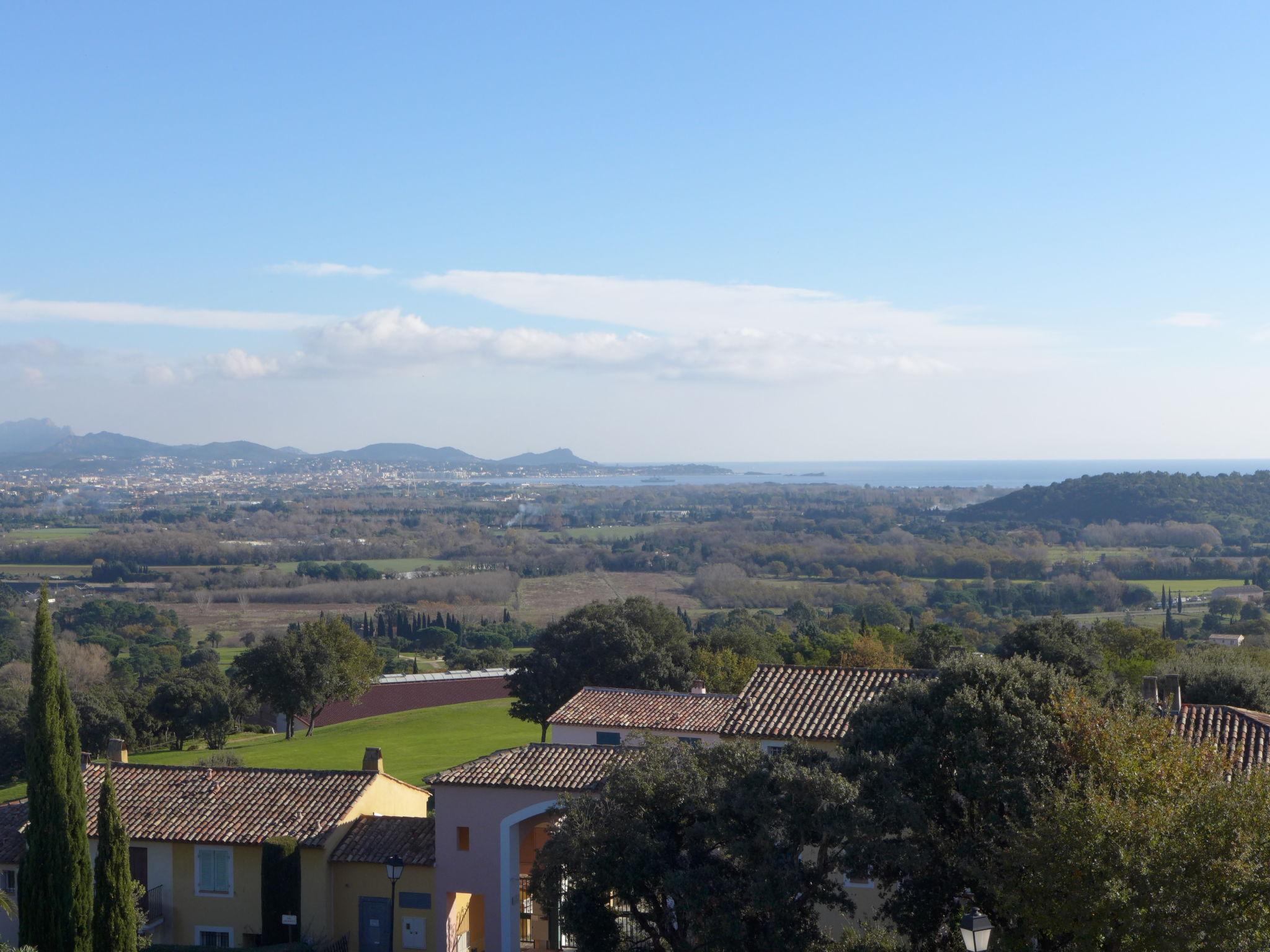 Foto 15 - Apartamento de 2 quartos em Roquebrune-sur-Argens com piscina e vistas do mar