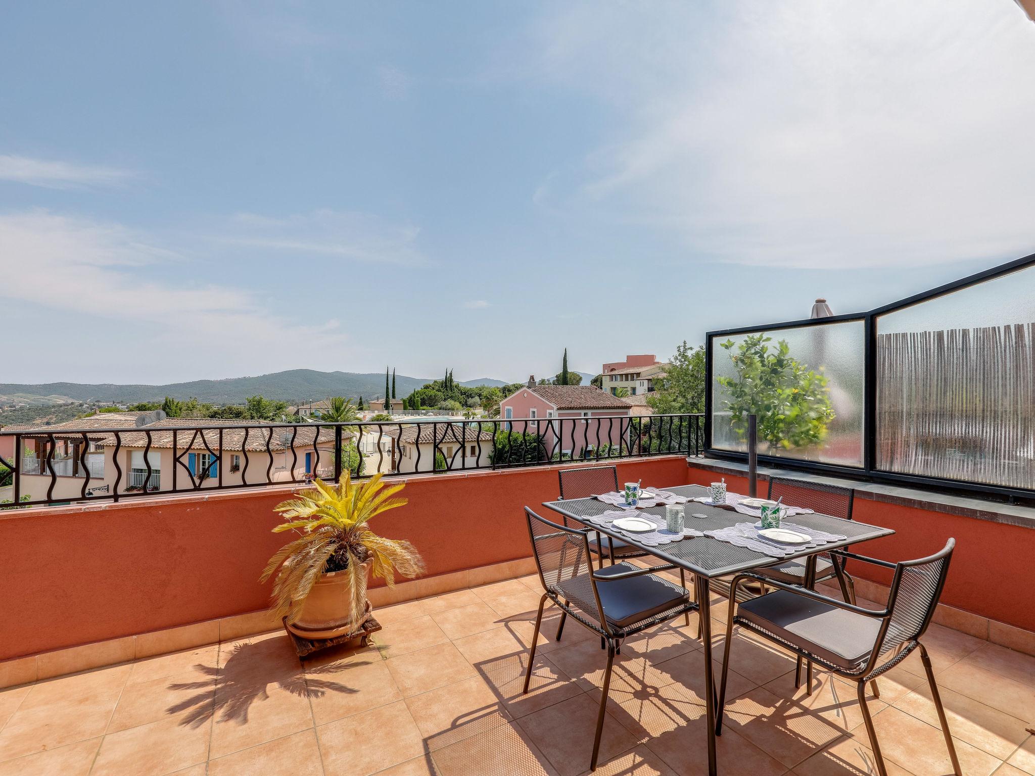 Photo 13 - Appartement de 2 chambres à Roquebrune-sur-Argens avec piscine et jardin