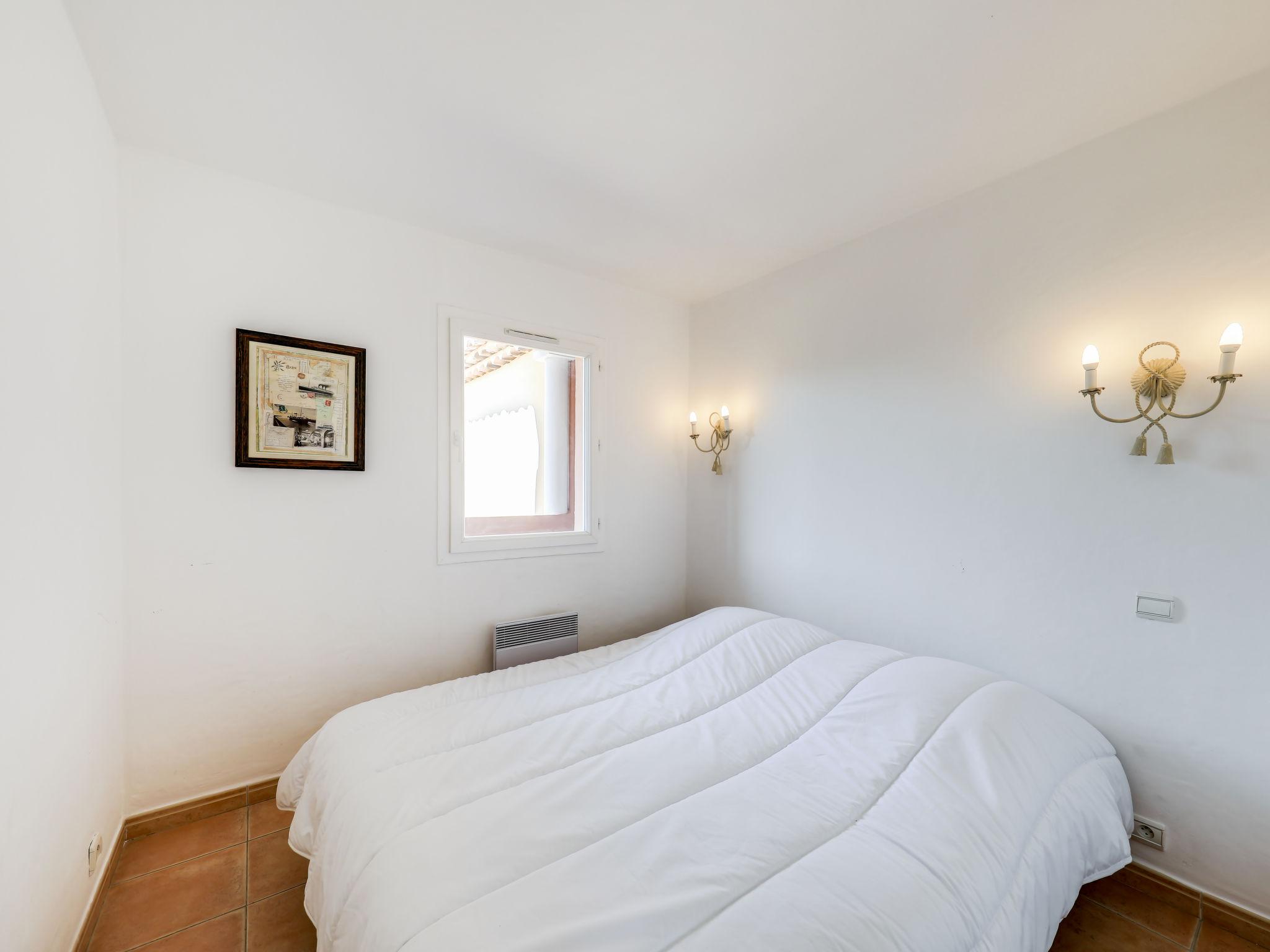 Foto 9 - Apartamento de 2 quartos em Roquebrune-sur-Argens com piscina e vistas do mar