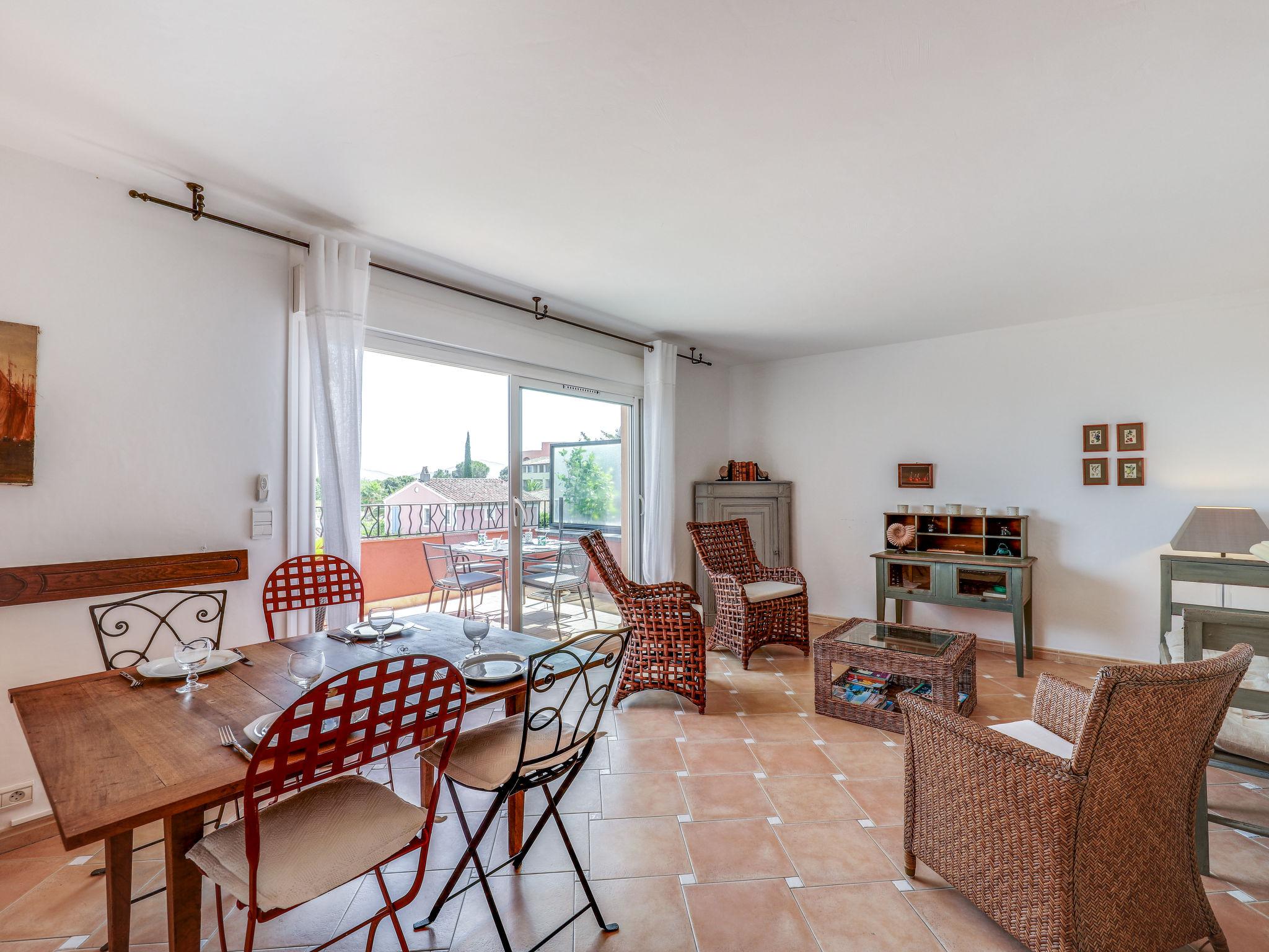 Foto 4 - Apartment mit 2 Schlafzimmern in Roquebrune-sur-Argens mit schwimmbad und garten