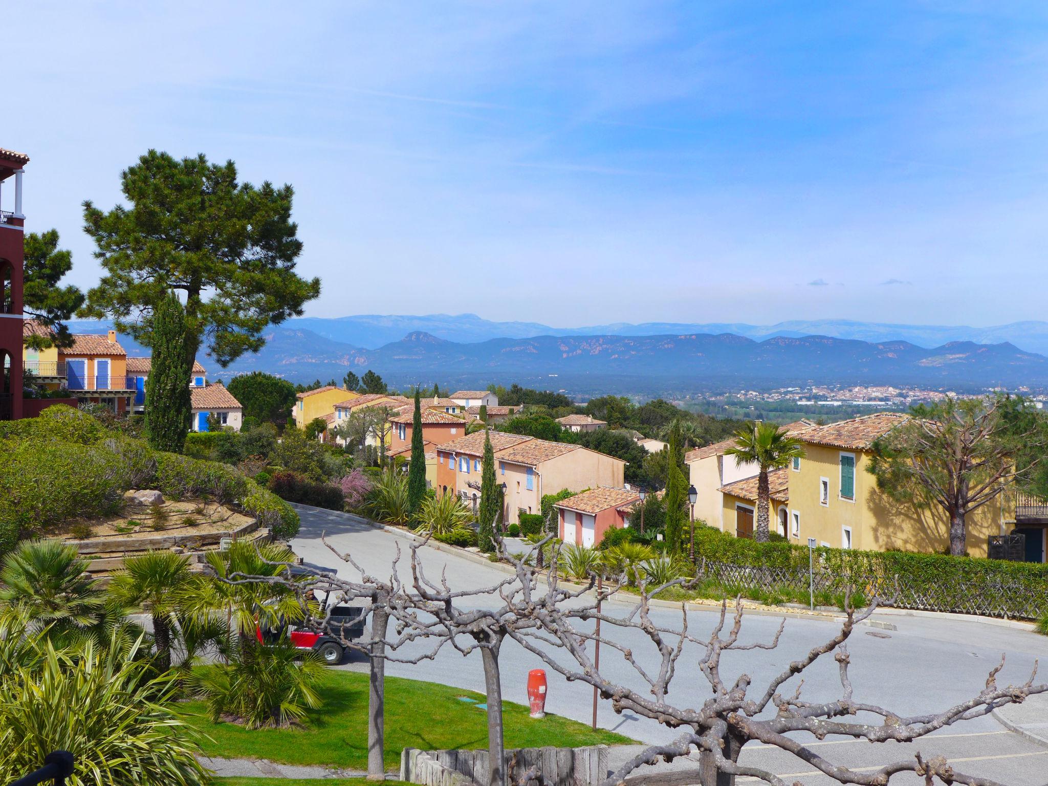 Foto 22 - Appartamento con 2 camere da letto a Roquebrune-sur-Argens con piscina e vista mare