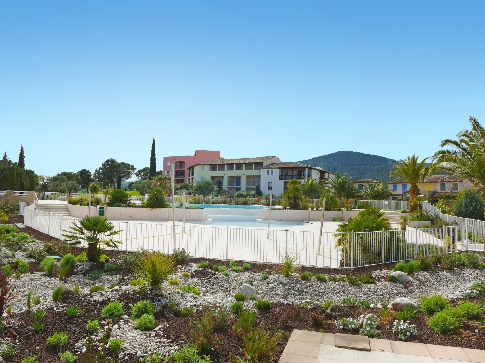 Foto 17 - Appartamento con 2 camere da letto a Roquebrune-sur-Argens con piscina e vista mare