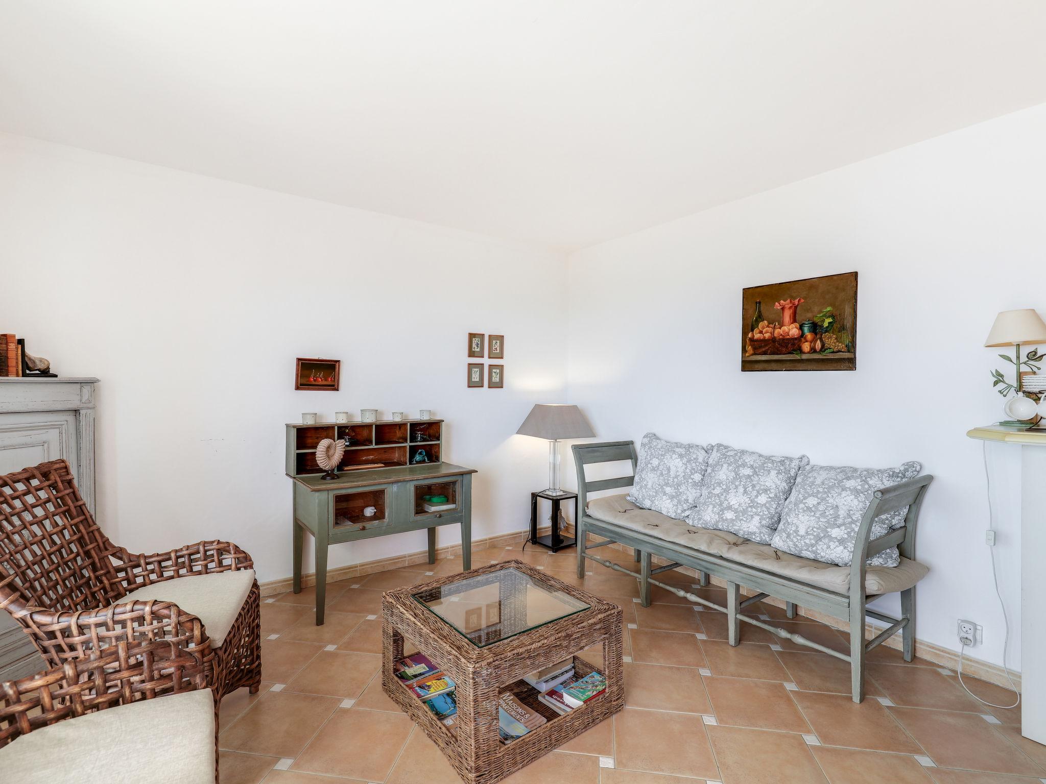 Photo 7 - 2 bedroom Apartment in Roquebrune-sur-Argens with swimming pool and sea view